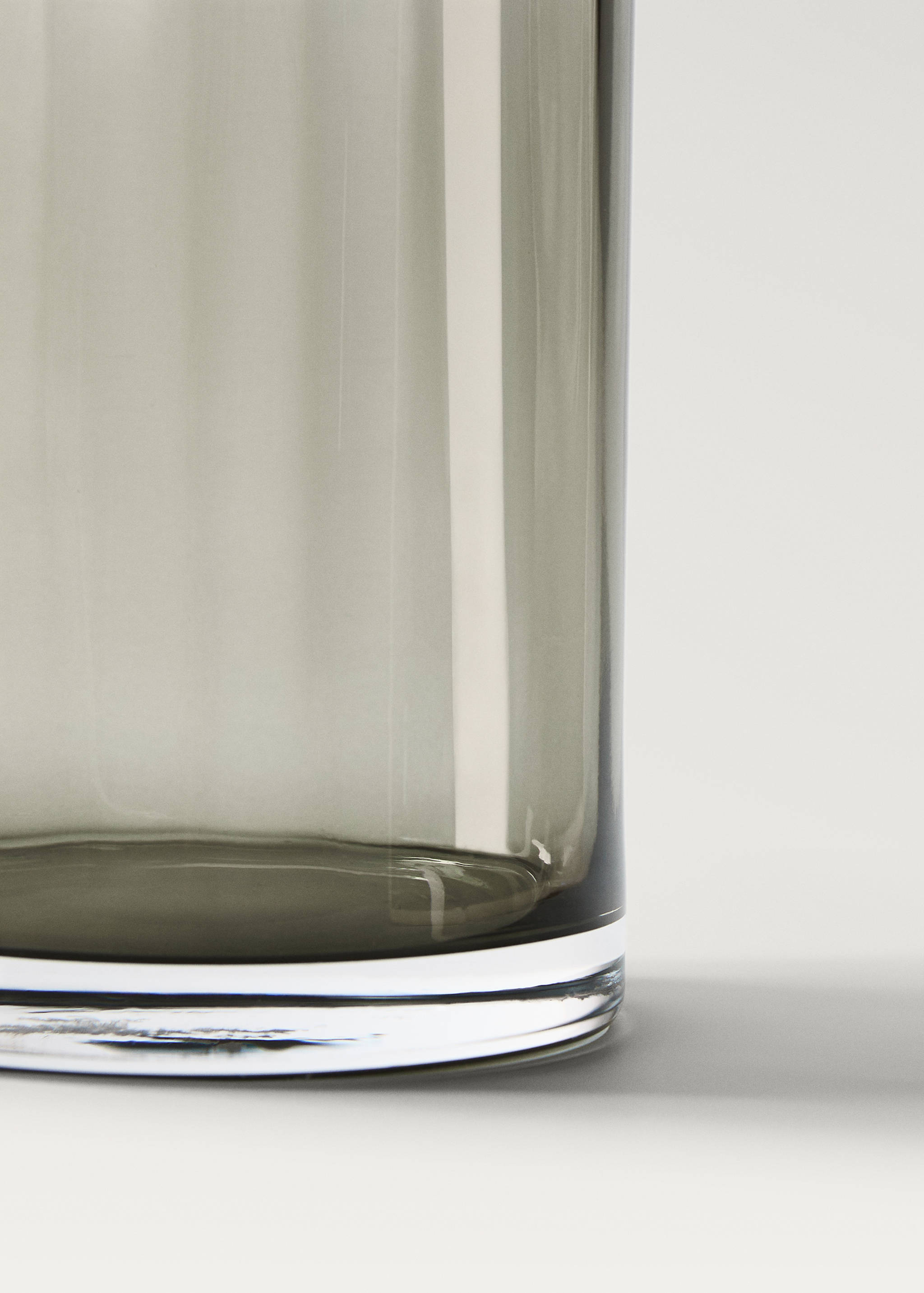 Medium hand-blown glass vase - Details of the article 2