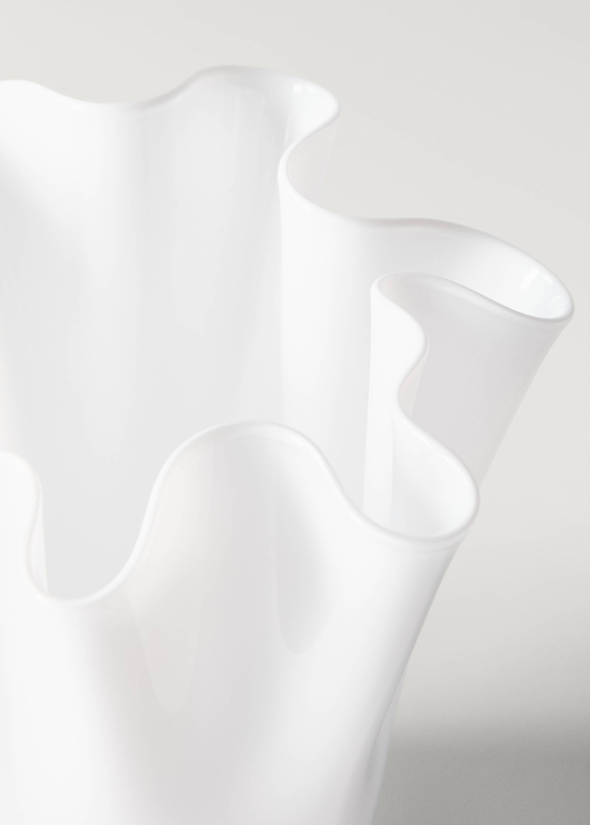 Irregular hand-blown glass vase - Details of the article 1