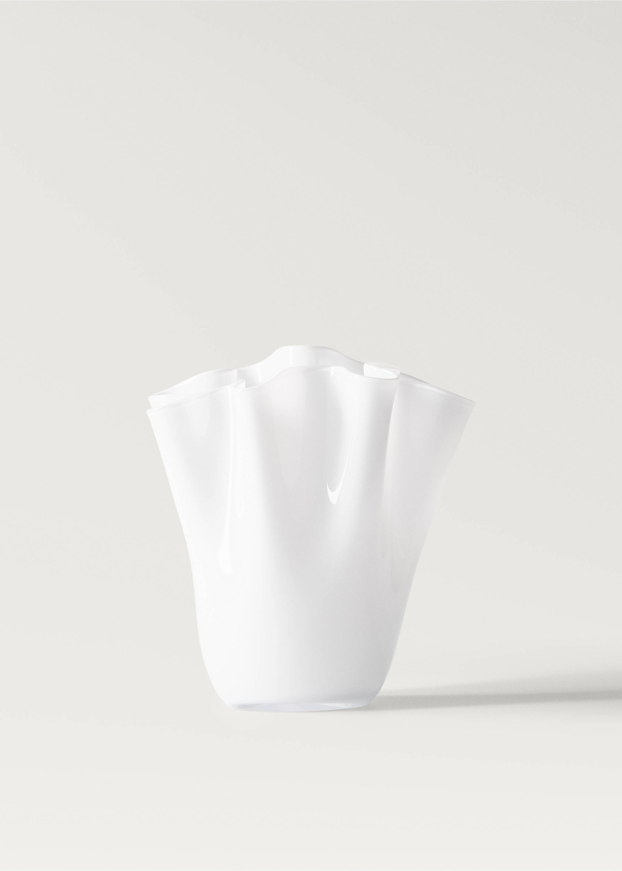 Irregular hand-blown glass vase - Article without model, White. Ref: 87042980-00.