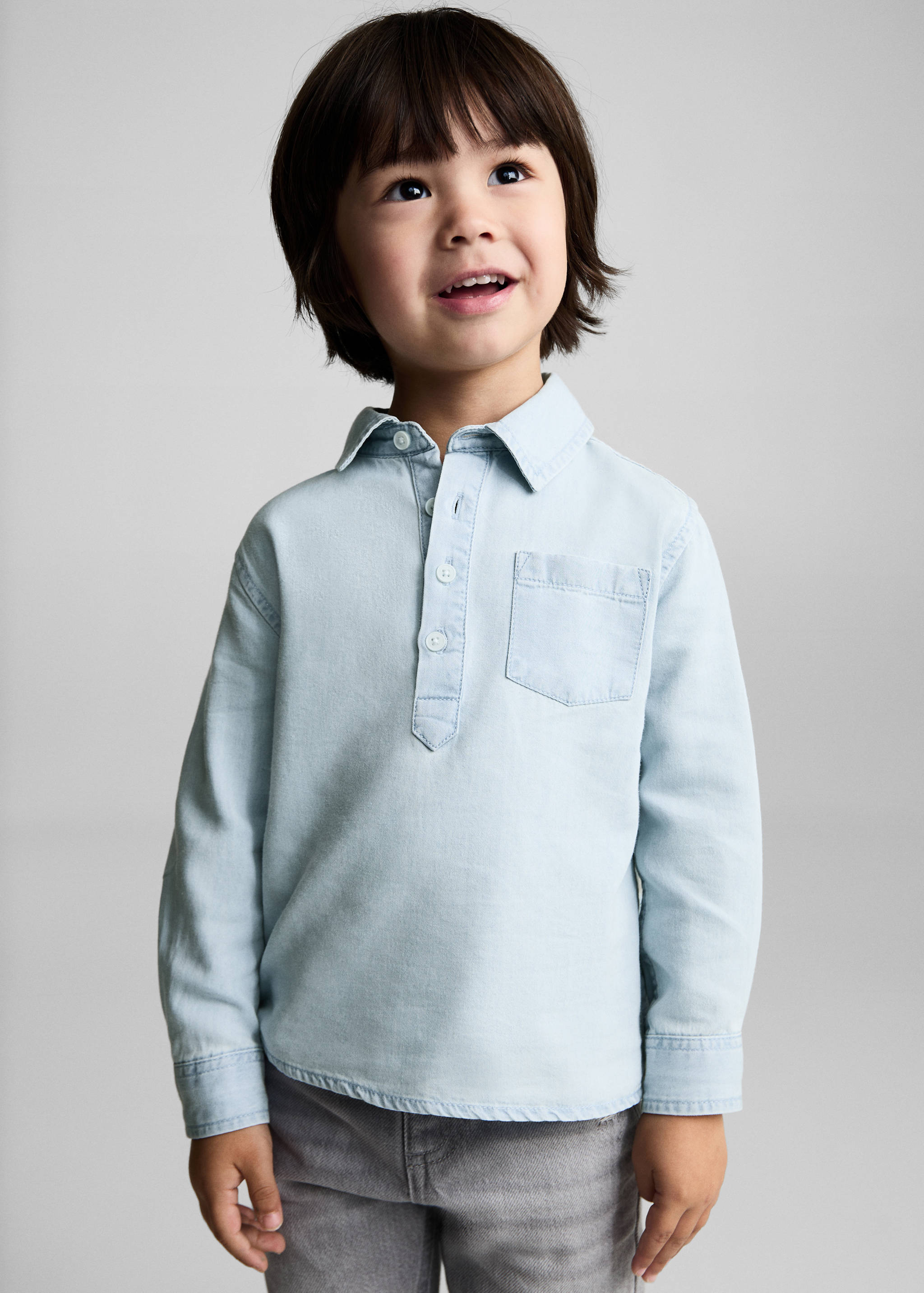 Denimskjorte med lommer - Halvtotal bildeutsnitt