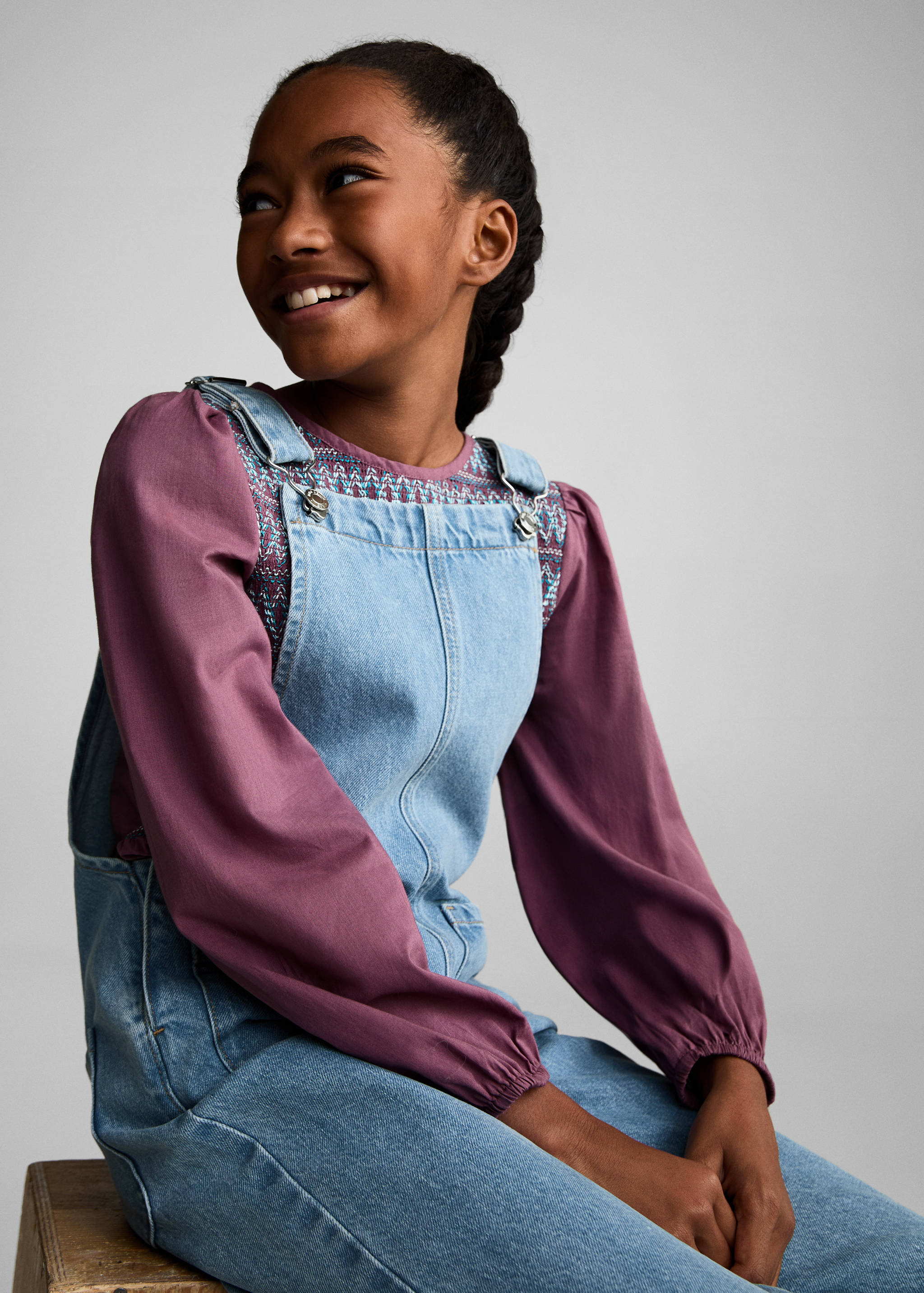 Salopette longue jean - Plan moyen