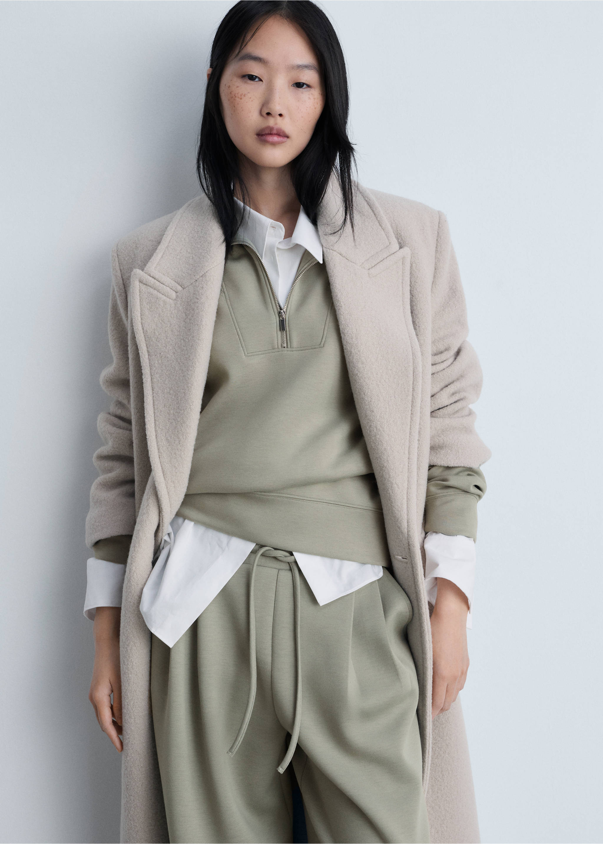Wideleg-Jogger-Pants mit Abnähern - Detail des Artikels 3, Khaki. Ref: 87043275-00.