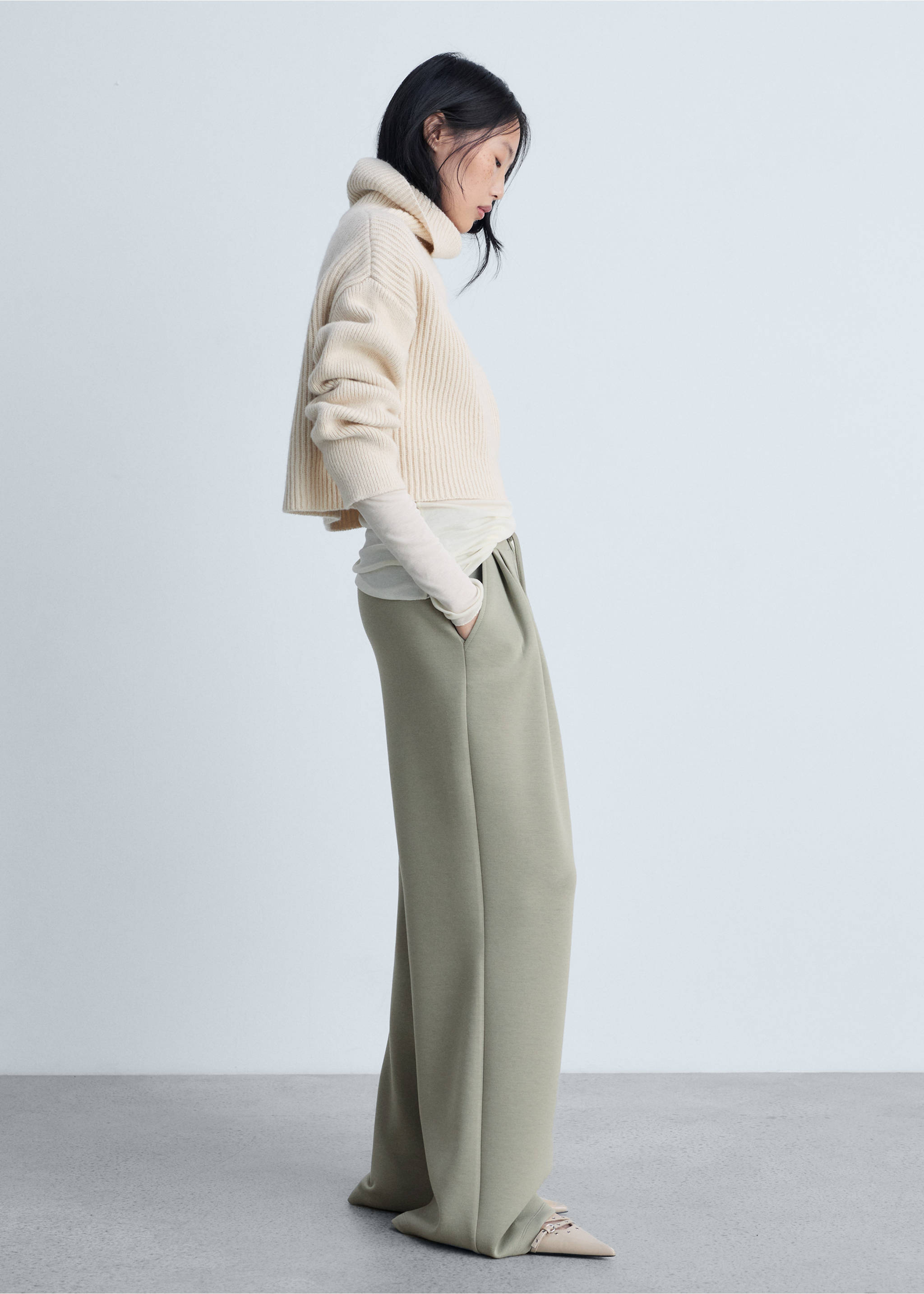 Wideleg-Jogger-Pants mit Abnähern - Detail des Artikels 2, Khaki. Ref: 87043275-00.
