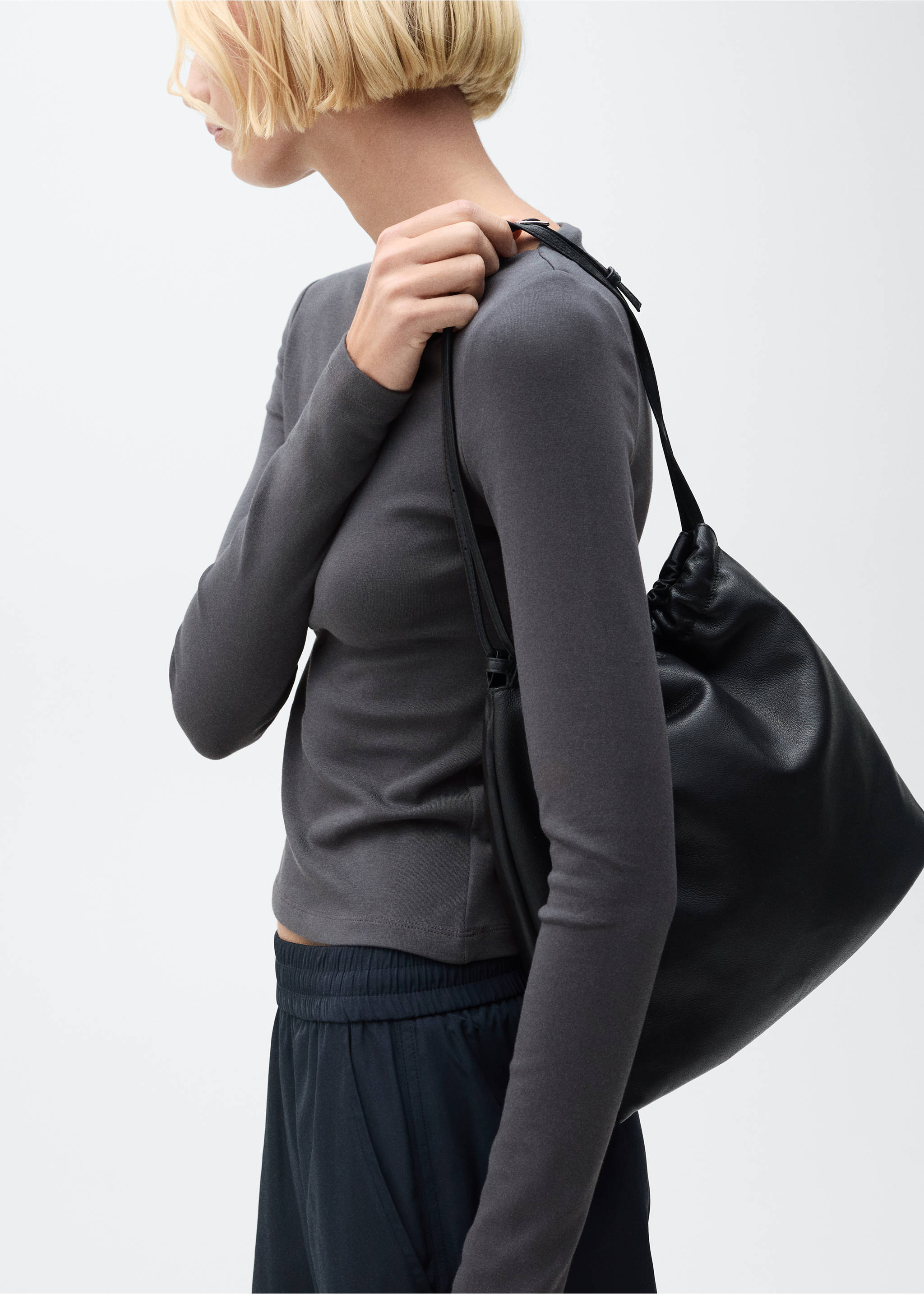 Cotton boat neck t-shirt - Details of the article 2, Charcoal. Ref: 87043281-00.