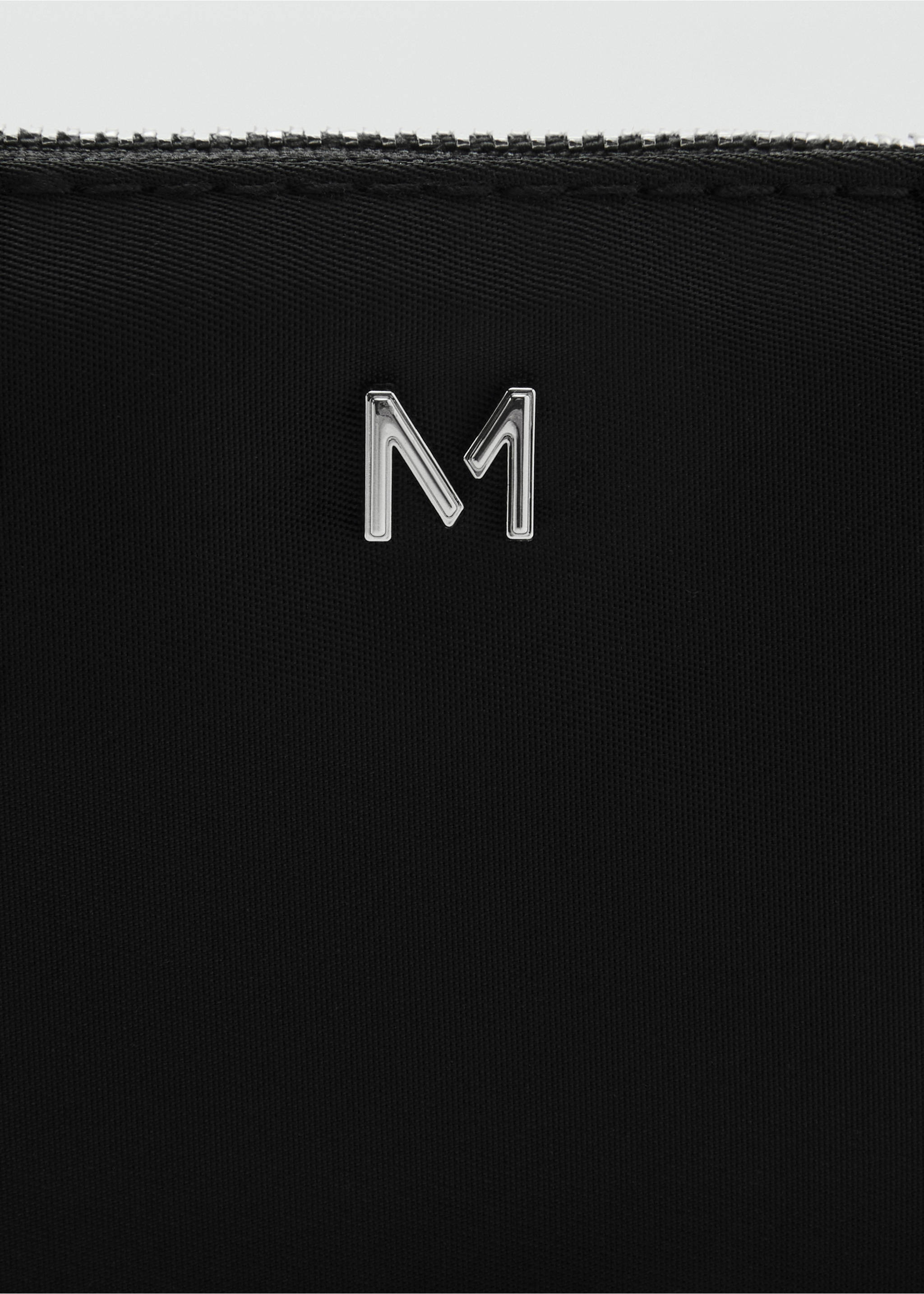 Zipped nylon cosmetics bag - Details of the article 1, Black. Ref: 87043286-00.