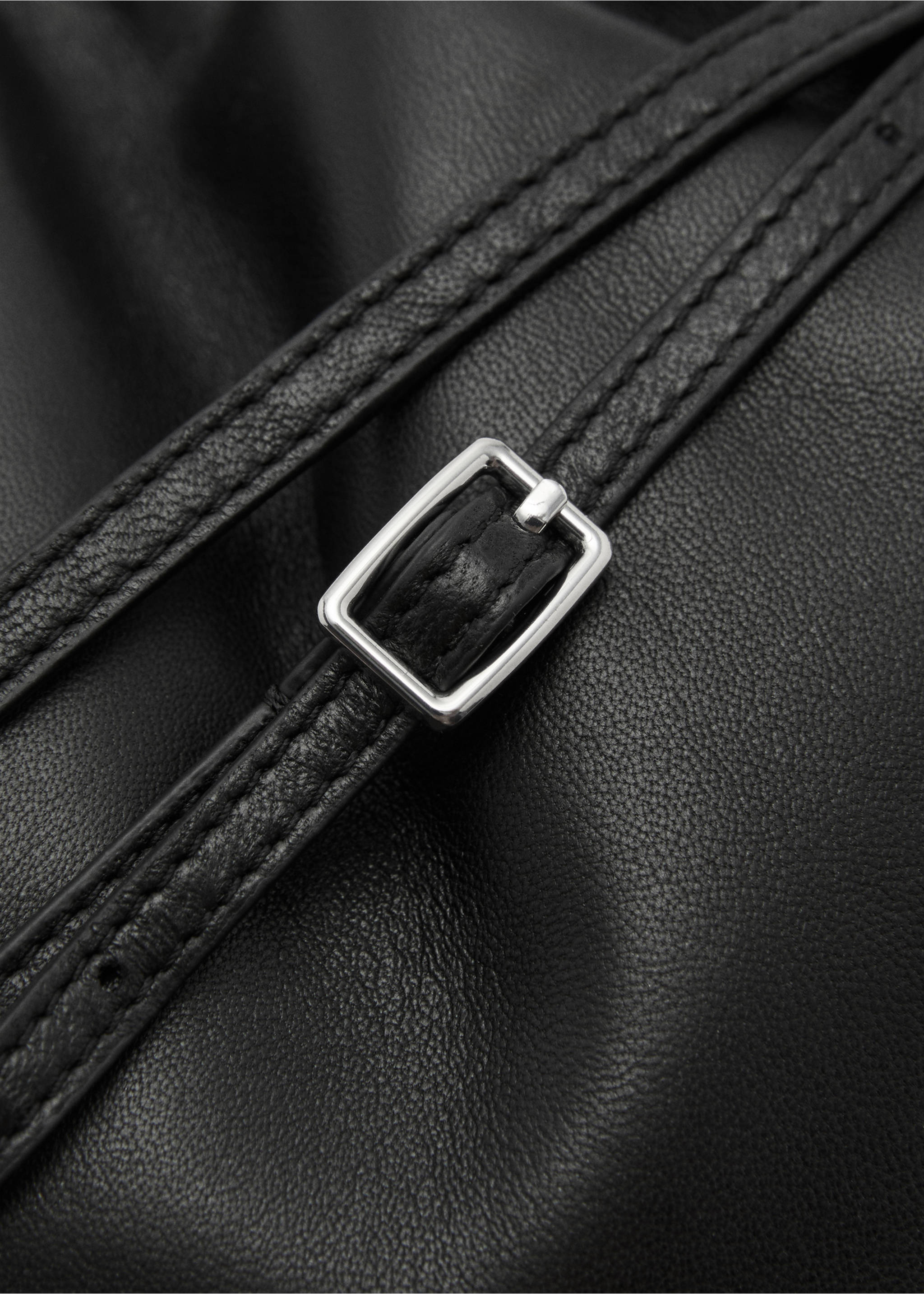 Sack-style leather bag - Details of the article 1, Black. Ref: 87043293-00.