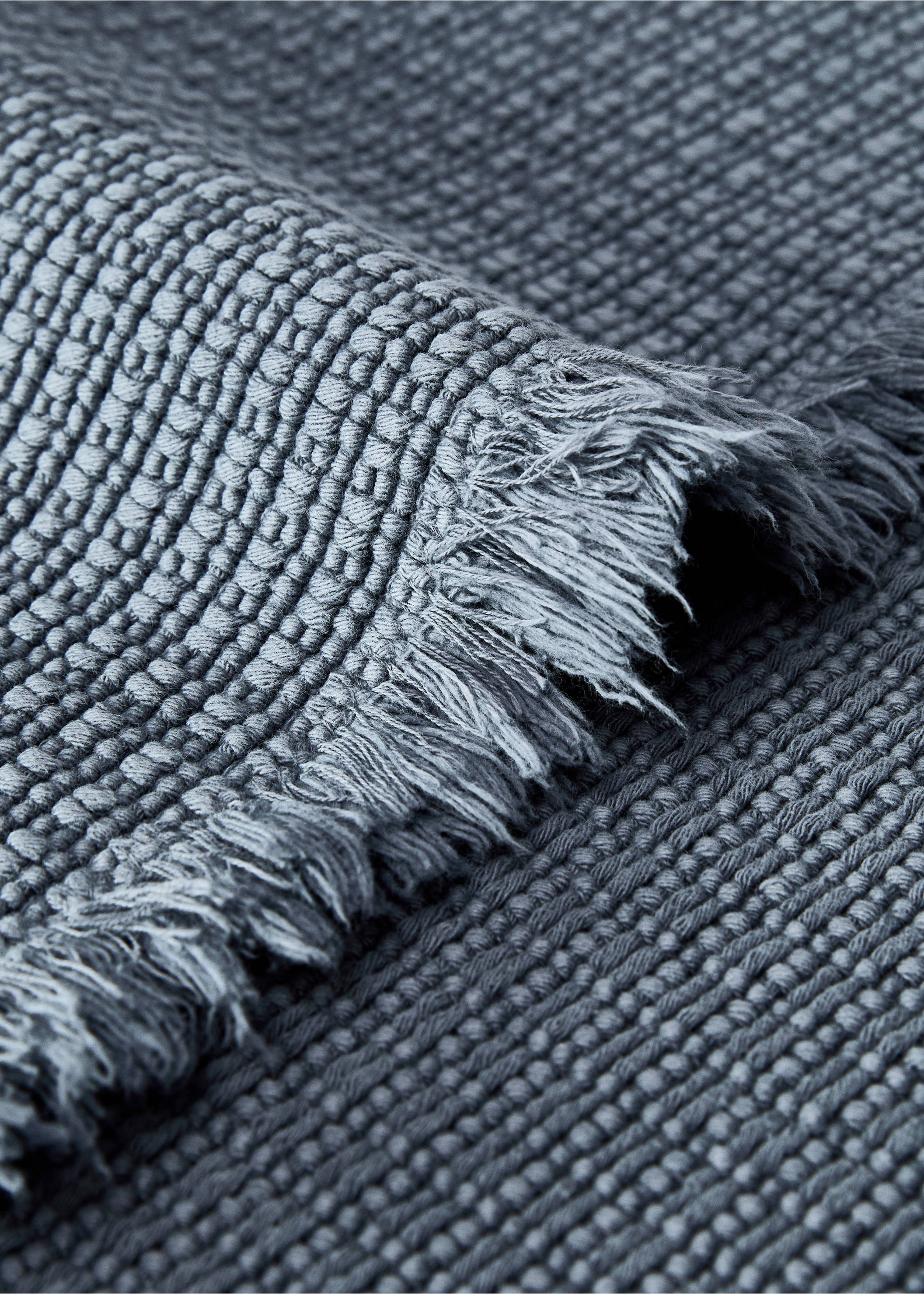 Geometric fringed bath rug - Details of the article 2, Blue. Ref: 87043299-00.