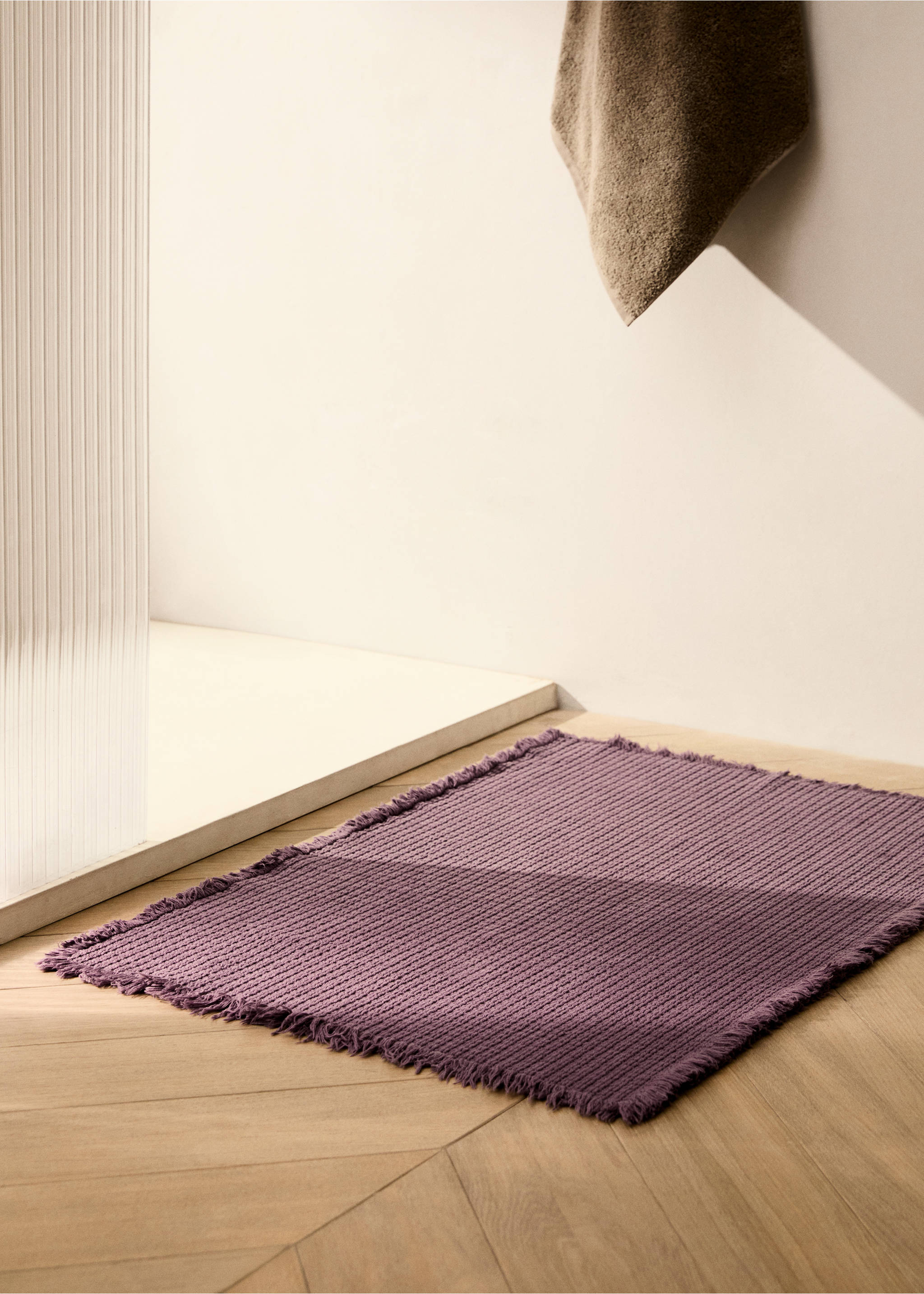 Geometric fringed bath rug - General plane, Plum. Ref: 87043299-00.