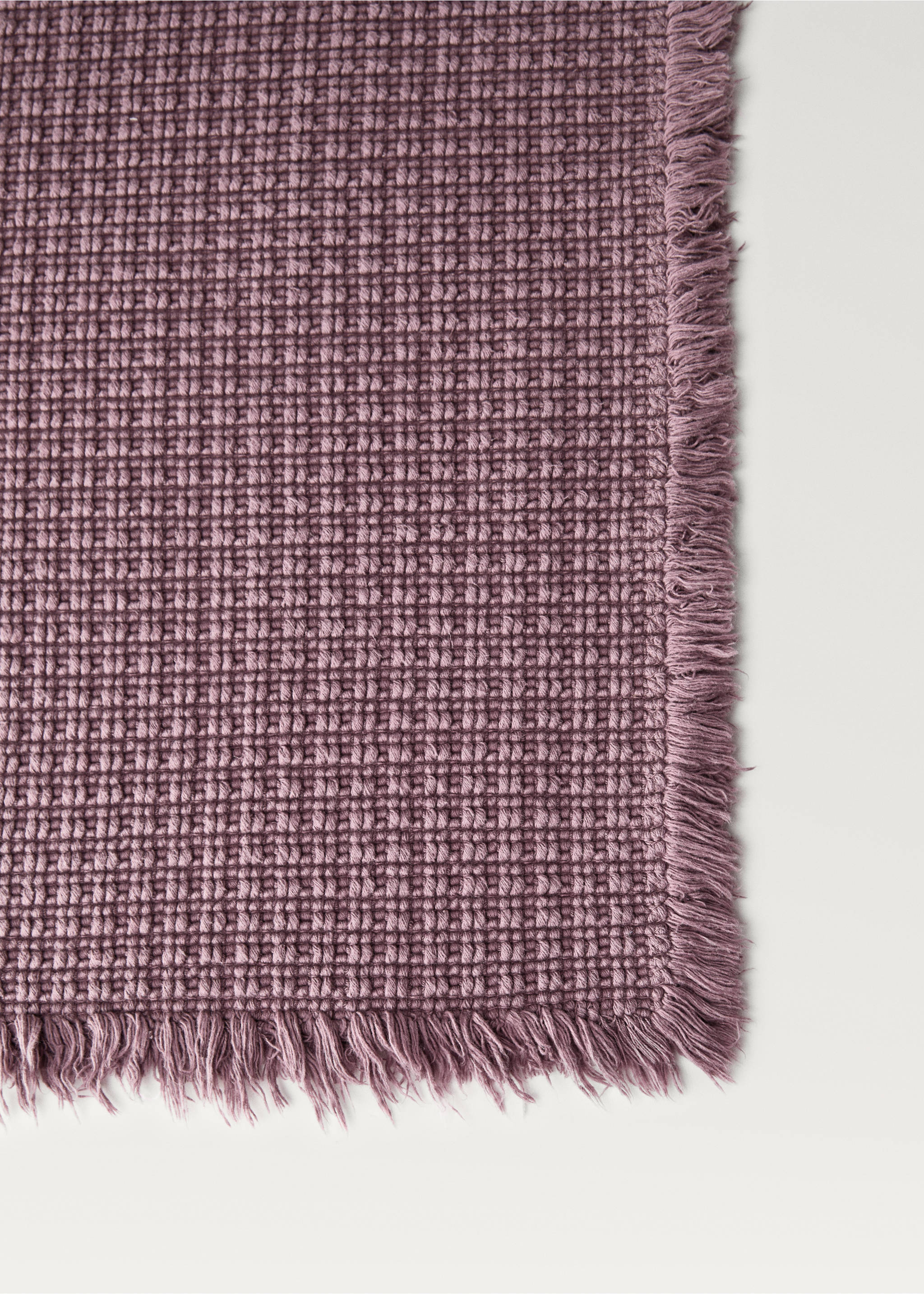 Geometric fringed bath rug - Details of the article 1, Plum. Ref: 87043299-00.