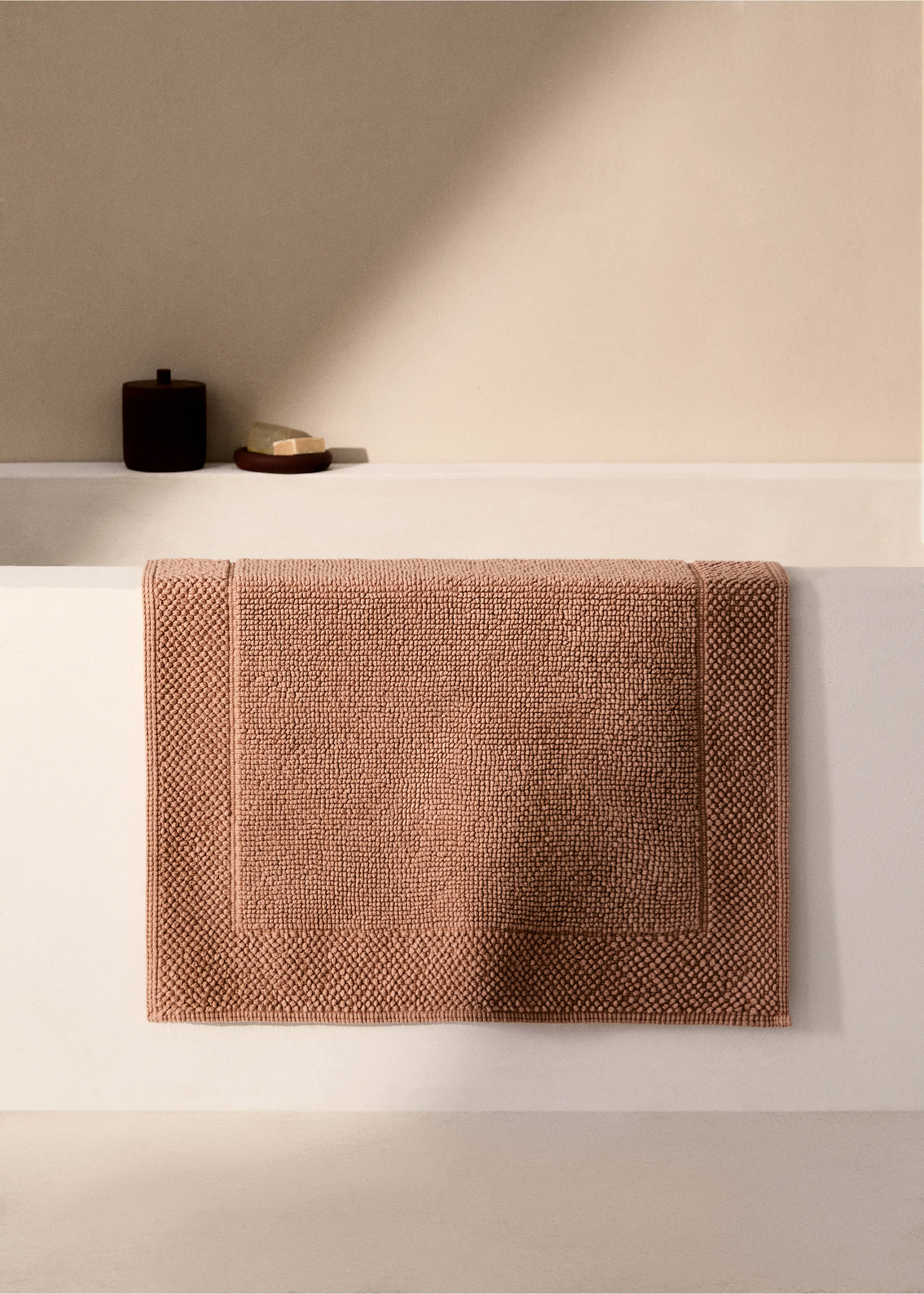 Bath mat with frame design - General plane, Peach. Ref: 87043300-00.