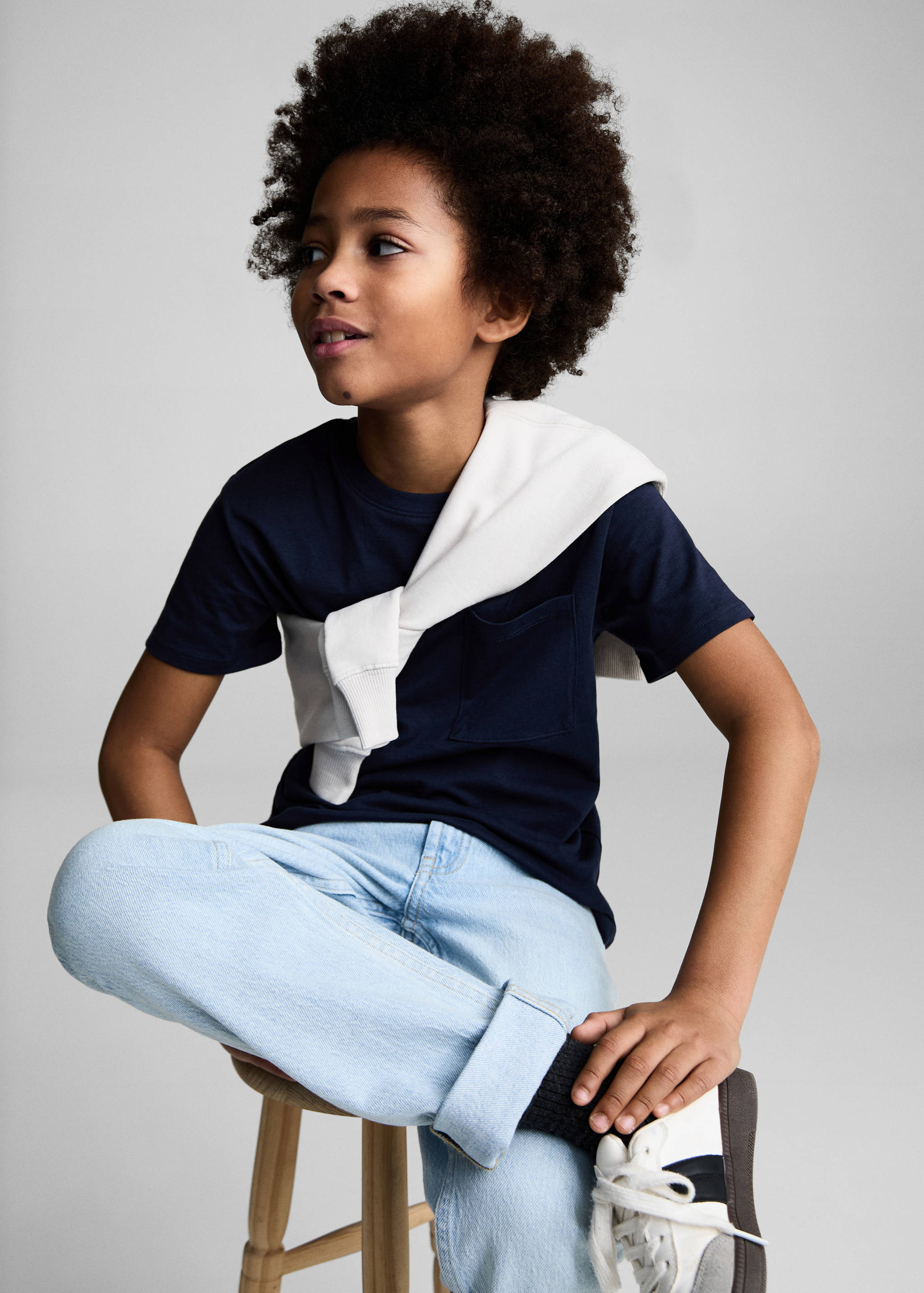 T-Shirt mit aufgesetzter Tasche - Mittlere Ansicht