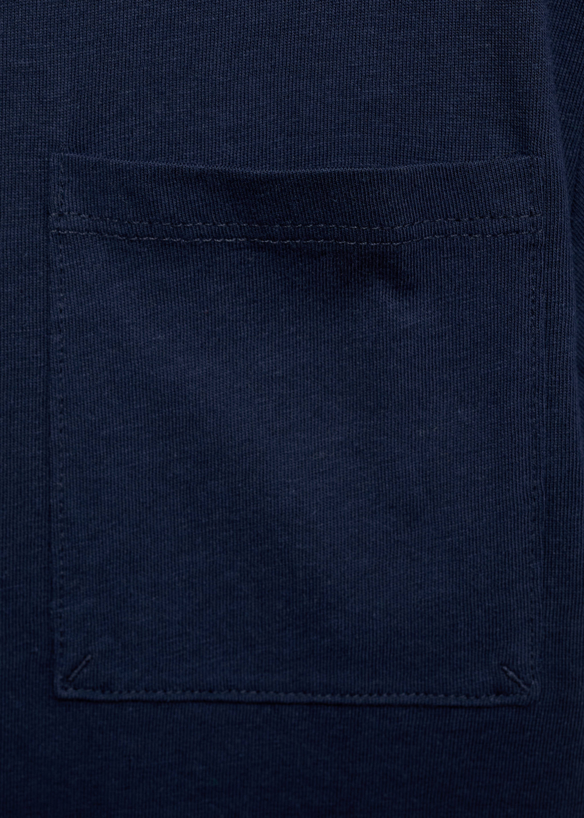 T-Shirt mit aufgesetzter Tasche - Detail des Artikels 8