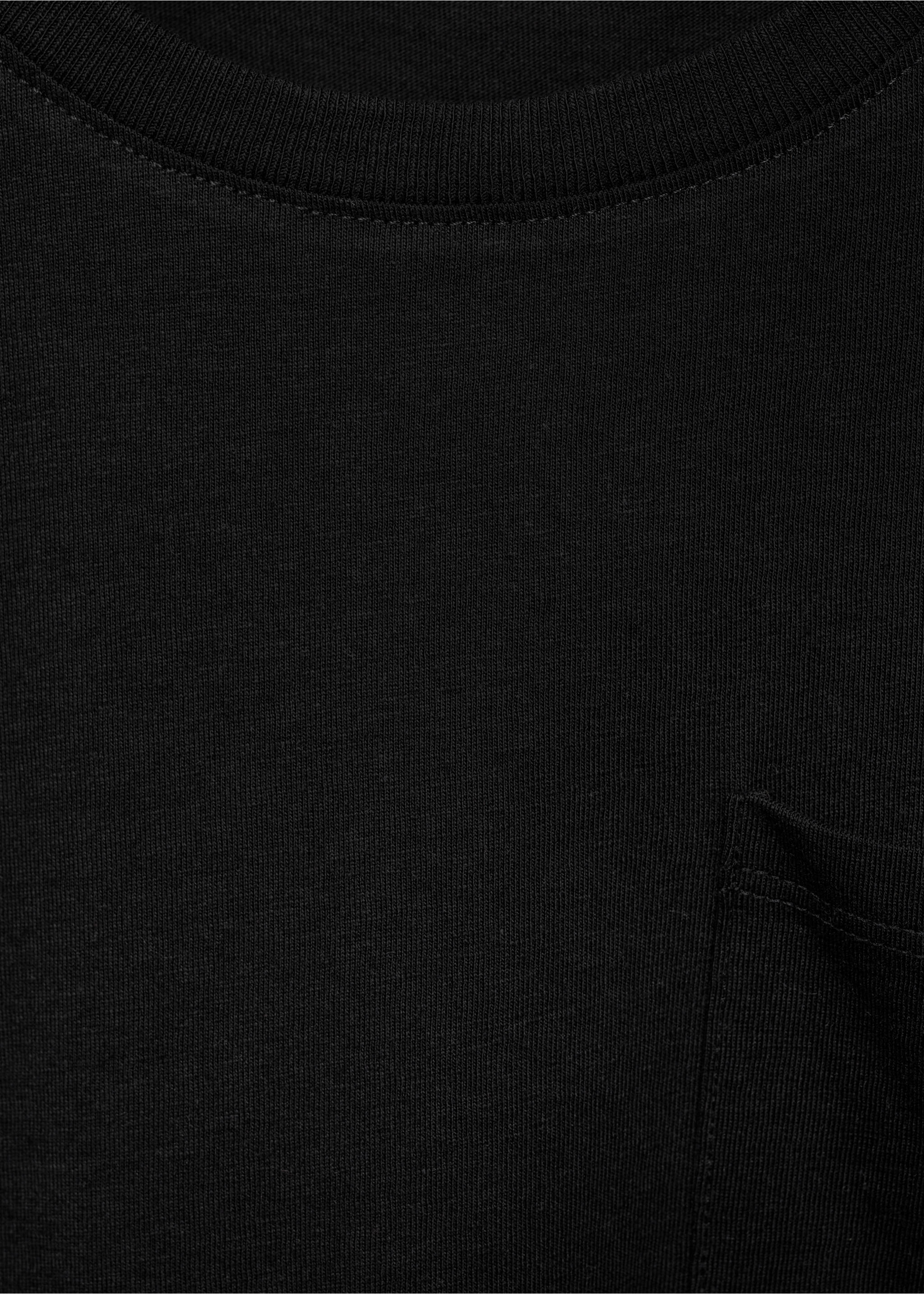 Samarreta butxaca aplicada - Detall de l'article 8, Negre. Ref: 87043651-00.