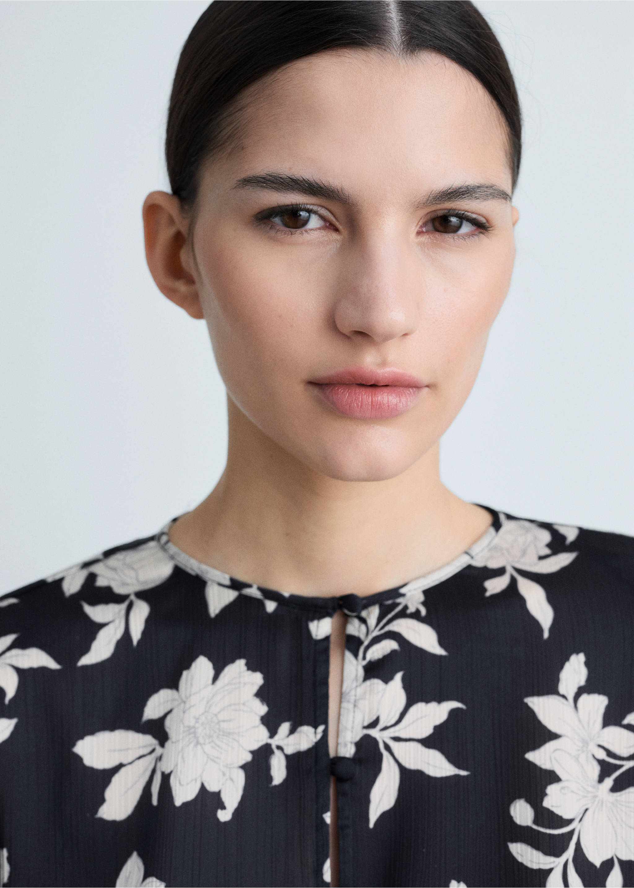 Floral print blouse - Details of the article 1, Black. Ref: 87044070-00.