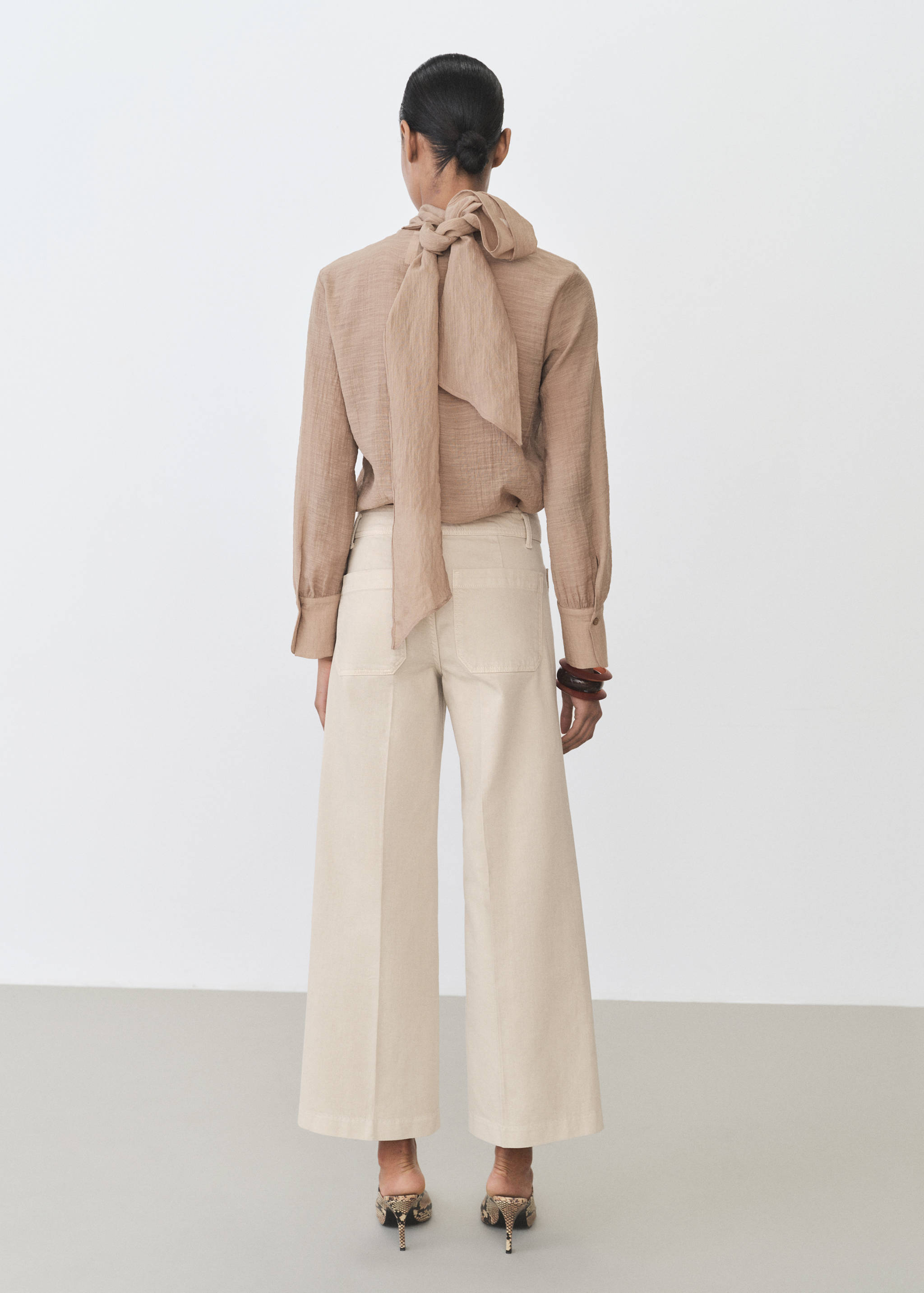 Wide leg jeans with pockets - Reverse of the article