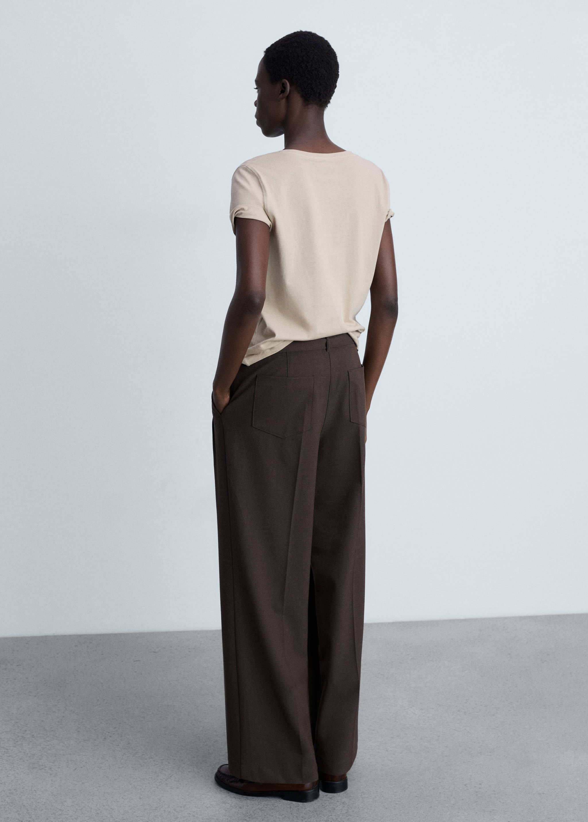 Baumwoll-T-Shirt, V-Ausschnitt - Rückseite des Artikels