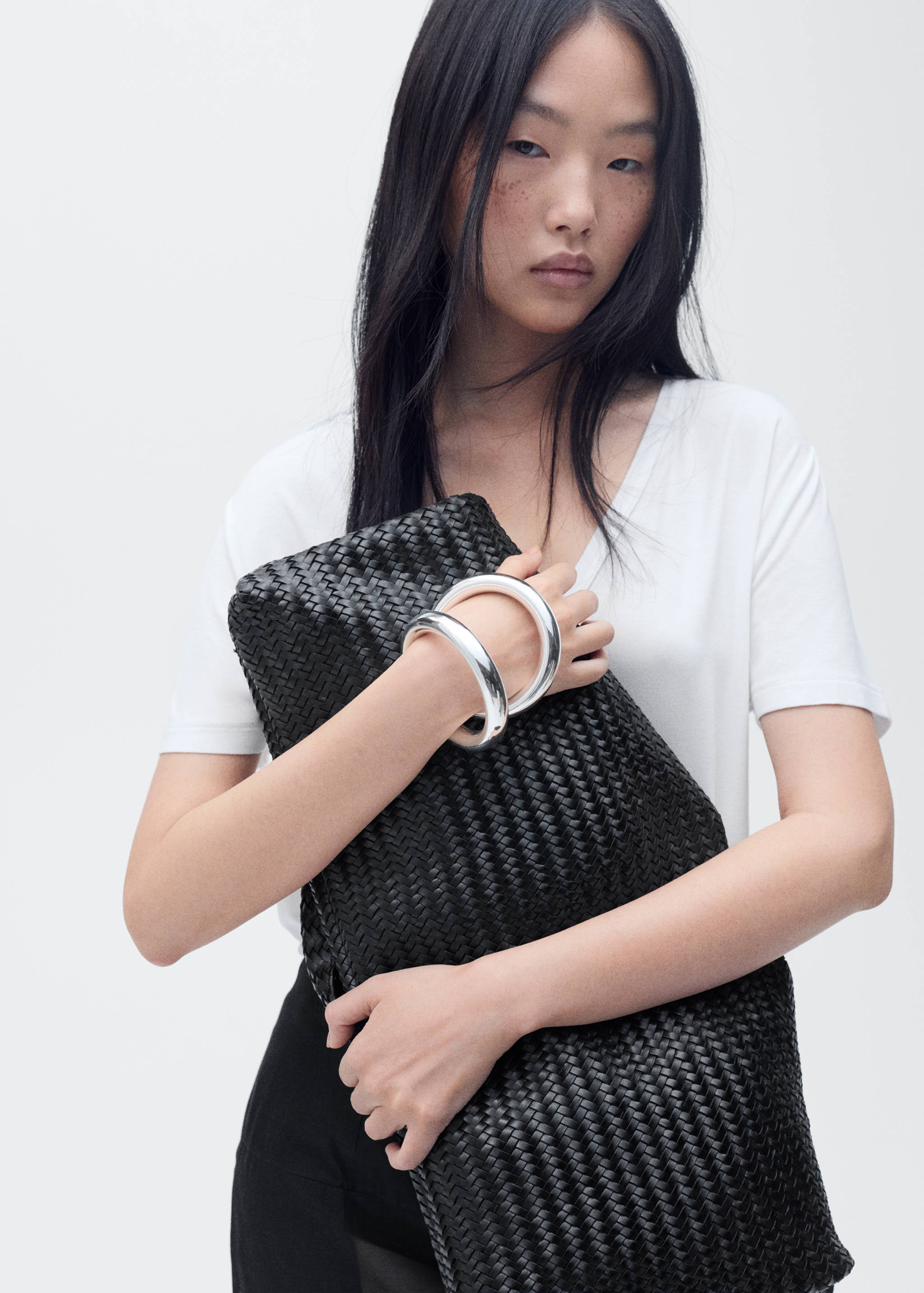 V-neck T-shirt - Details of the article 2