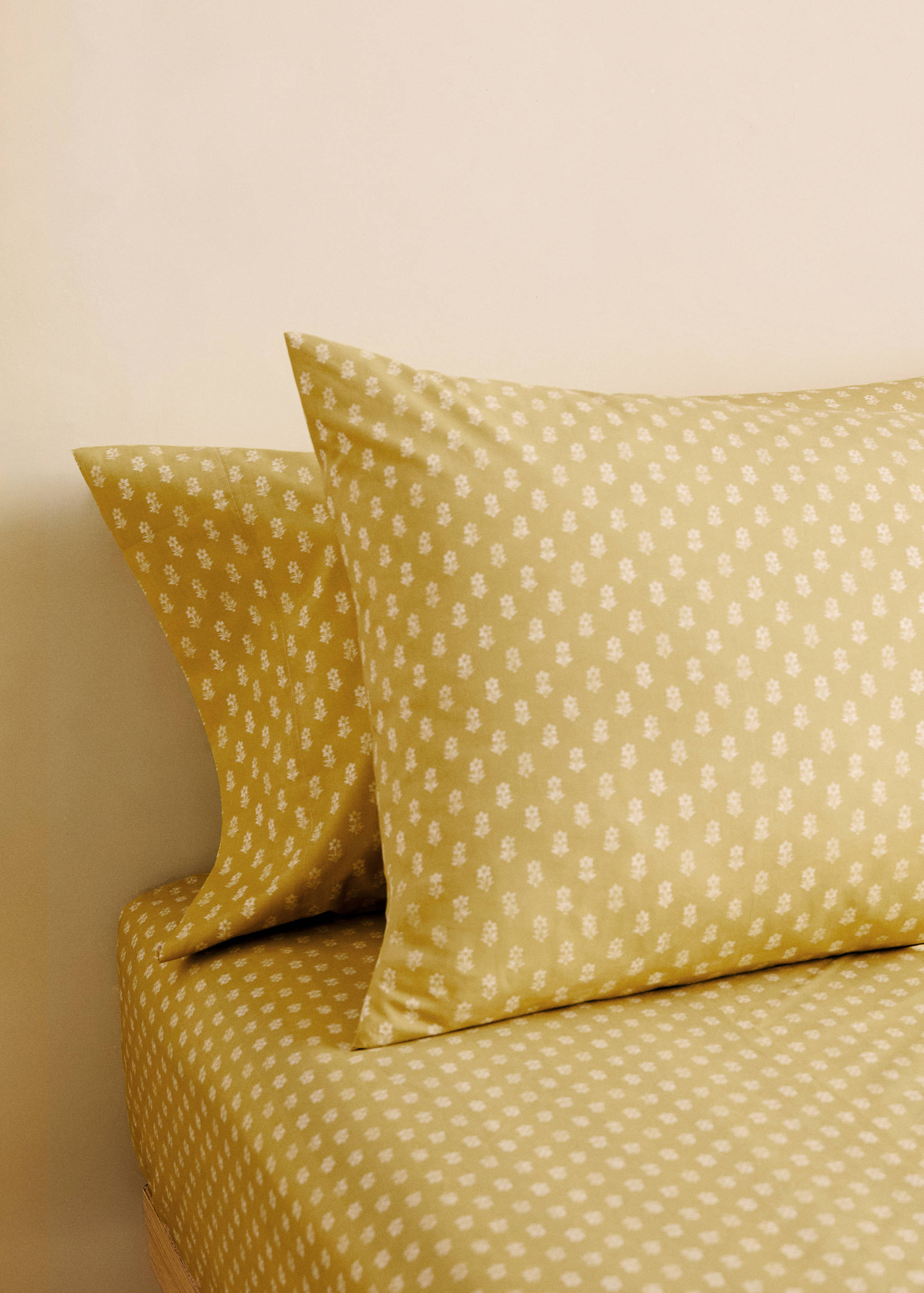 Παιδική μαξιλαροθήκη από βαμβακερό περκάλι με μικρό λουλούδι 50x75 εκ - Γενικό πλάνο