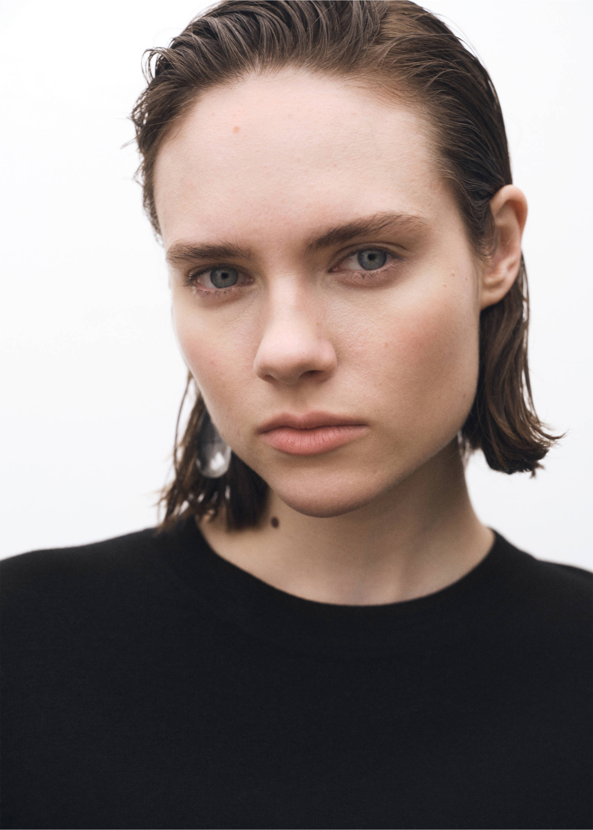 Kurzarm-Pullover aus Wollgemisch - Detail des Artikels 1, Schwarz. Ref: 87044089-00.