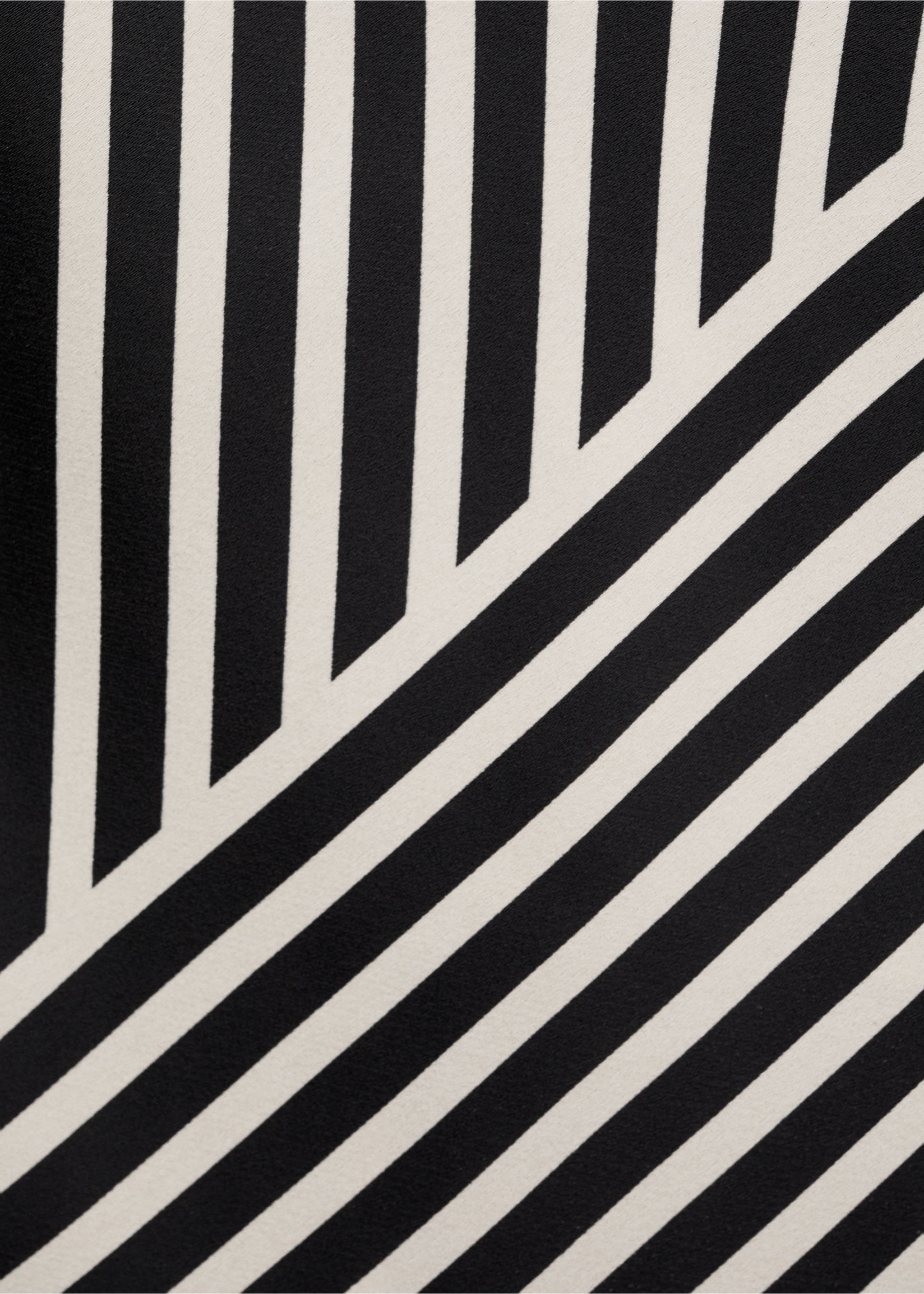 Gestreepte blouse met trechterhals - Detail van het artikel 0, Zwart. Ref: 87044091-00.