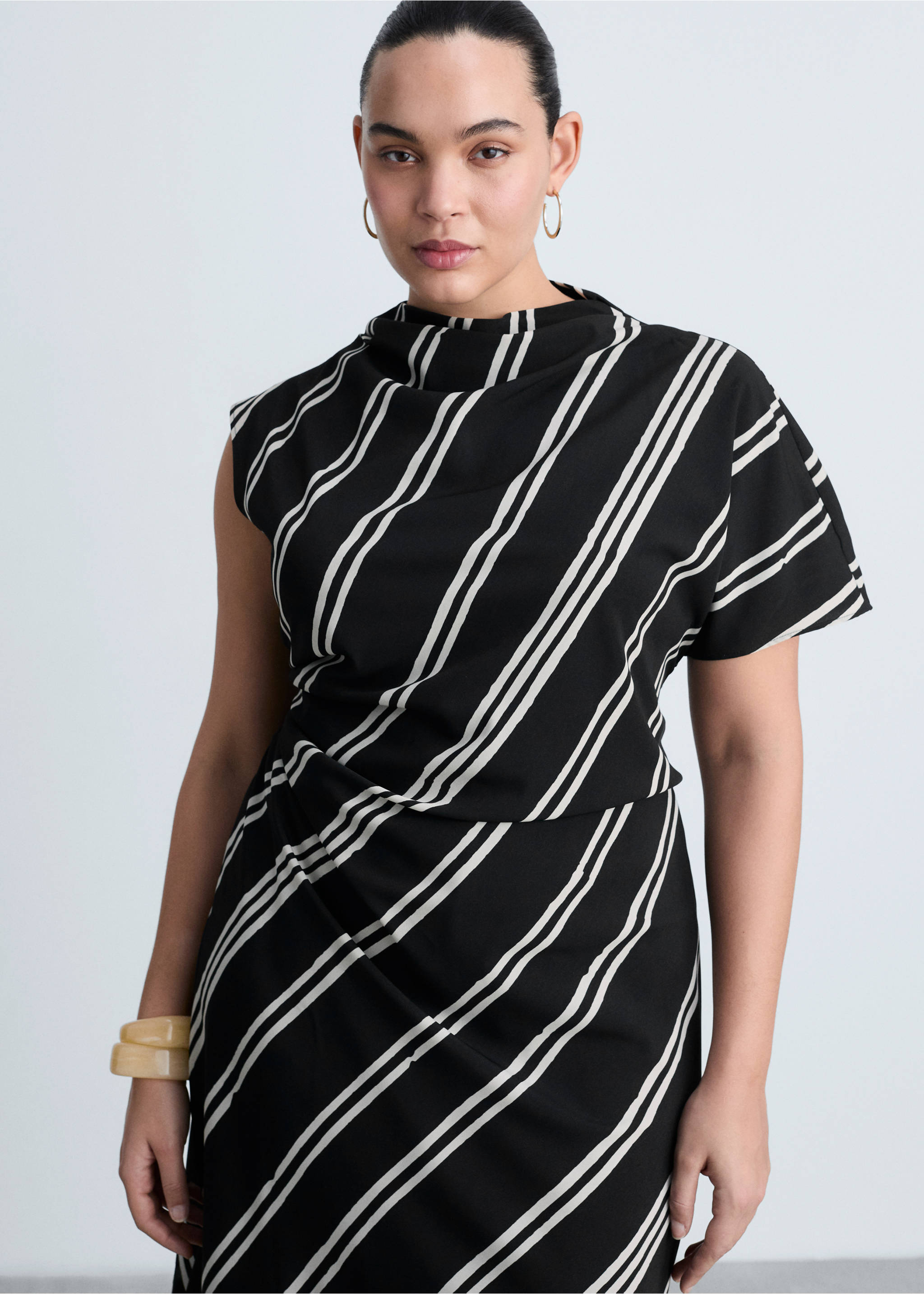 Midi-jurk met streepjesprint - Detail van het artikel 5, Zwart. Ref: 87044093-00.