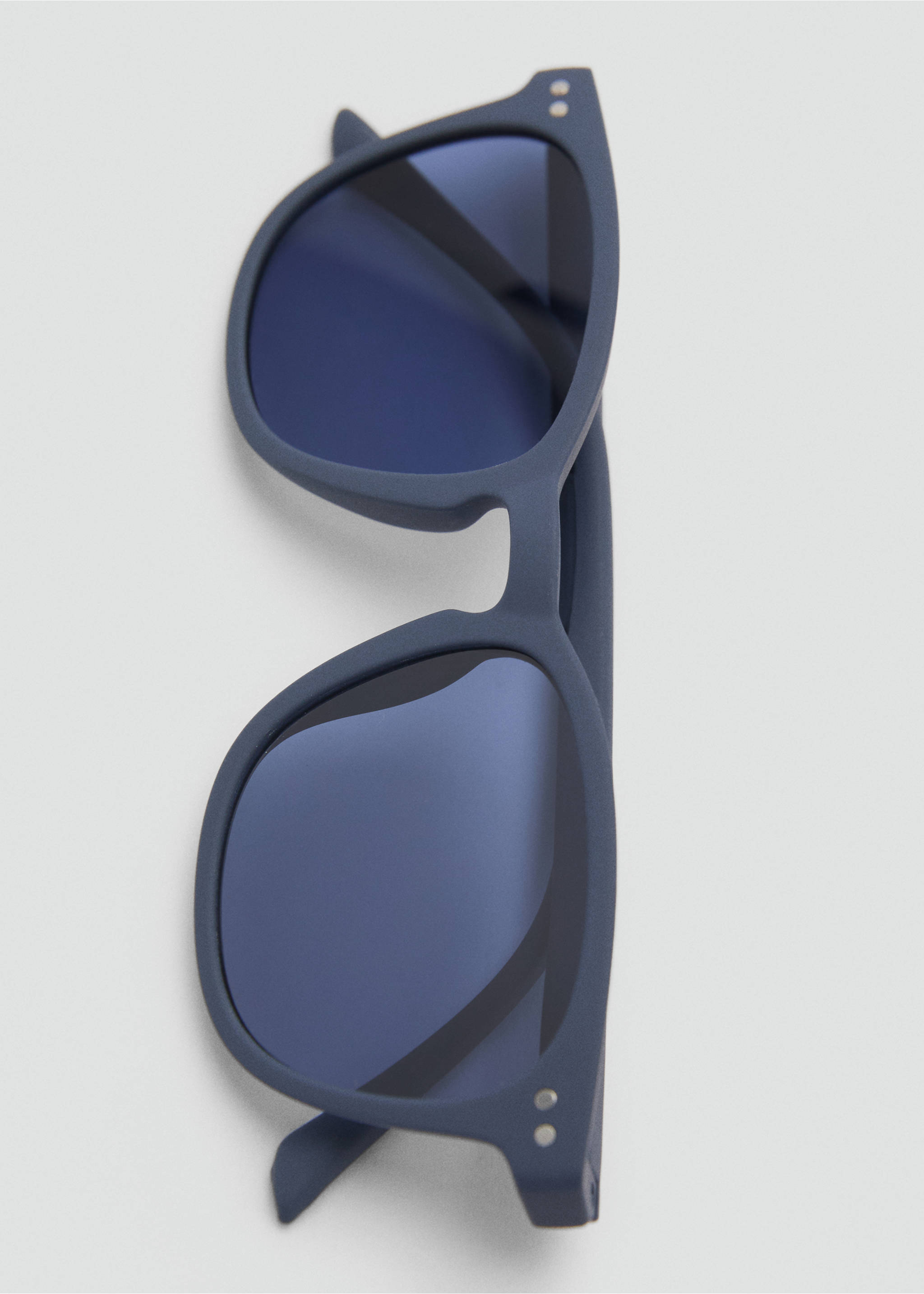 Resin frame sunglasses - Details of the article 2, Dark Navy. Ref: 87044396-00.