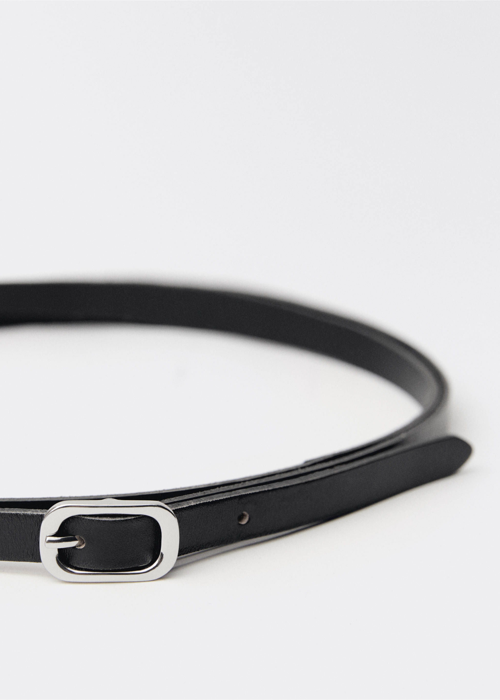 Leather belt with oval buckle - Medium plane, Black. Ref: 87044418-00.