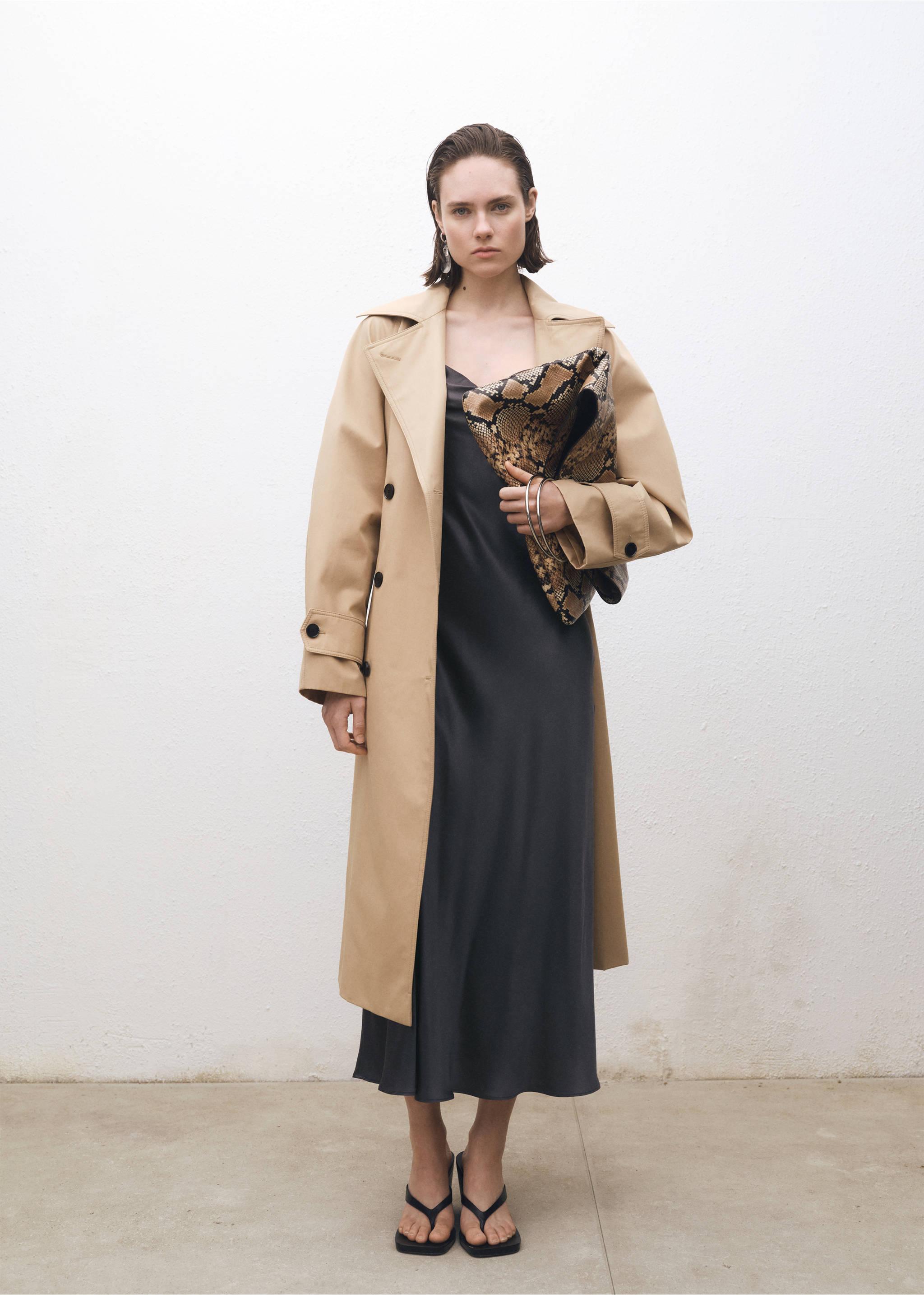 Robe soie encolure drapée - Plan général, Gris anthracite. Ref: 87044419-00.