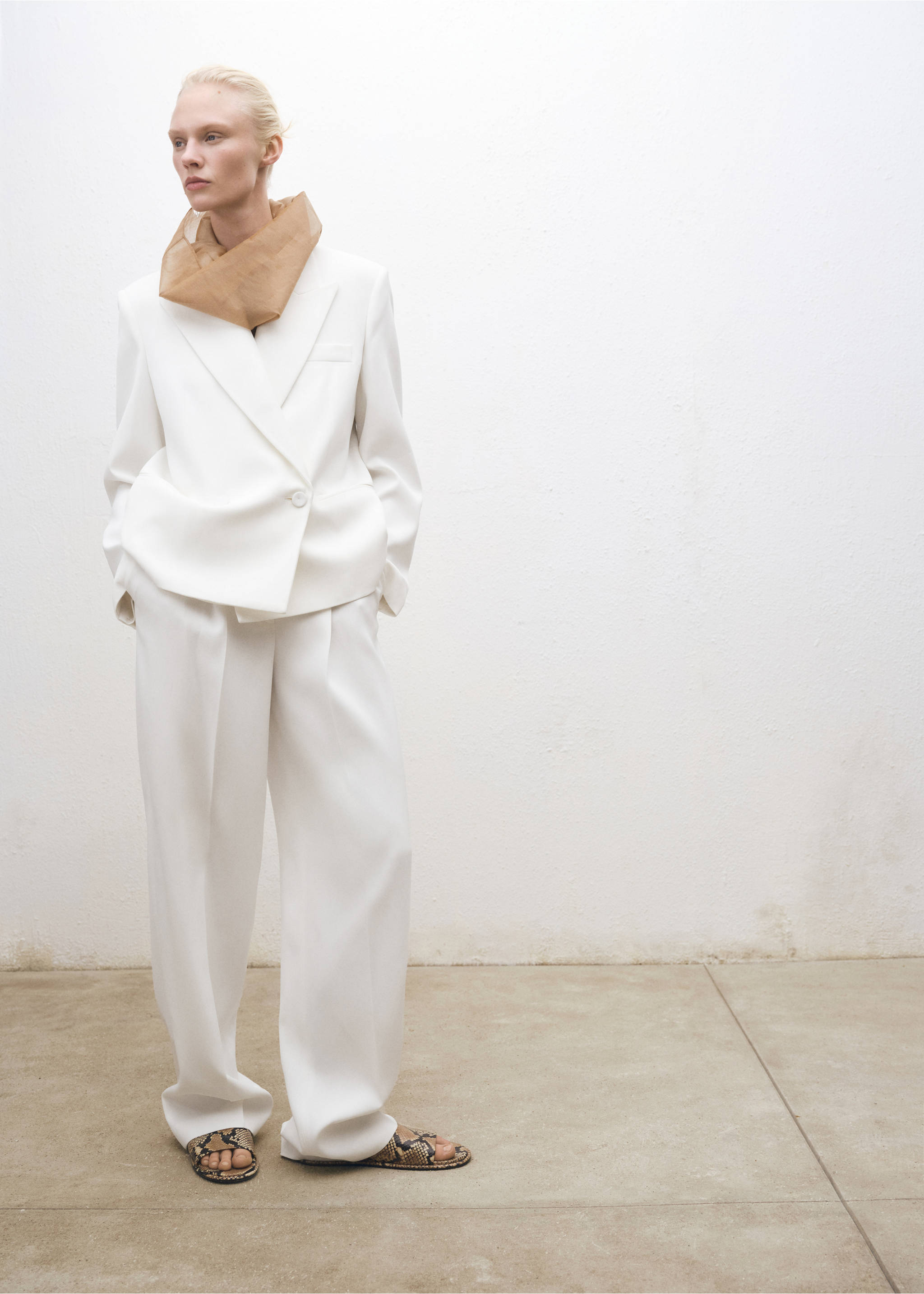 Wide leg suit trousers - General plane, White. Ref: 87044420-00.