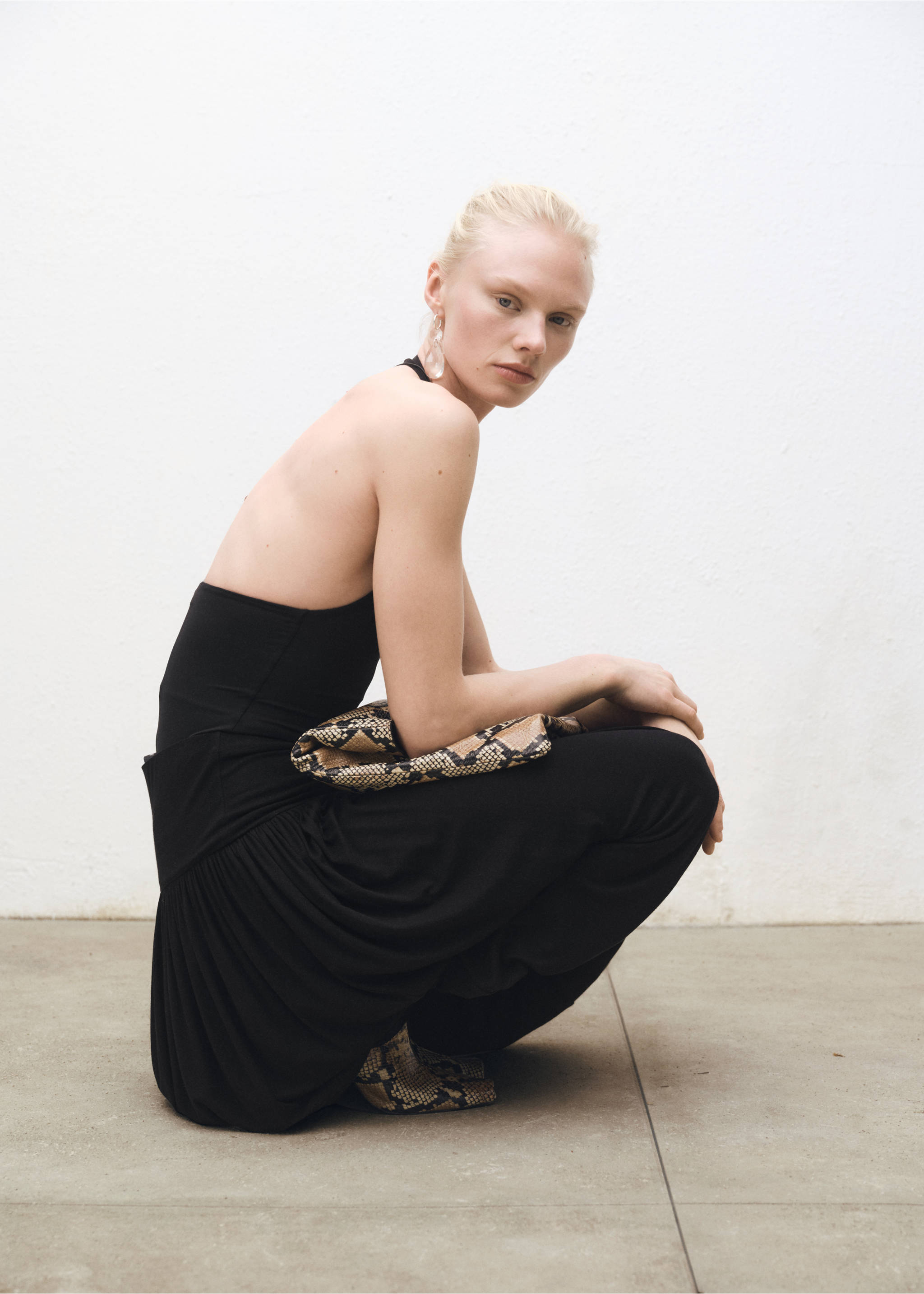 Balloon midi skirt - Details of the article 2, Black. Ref: 87044421-00.