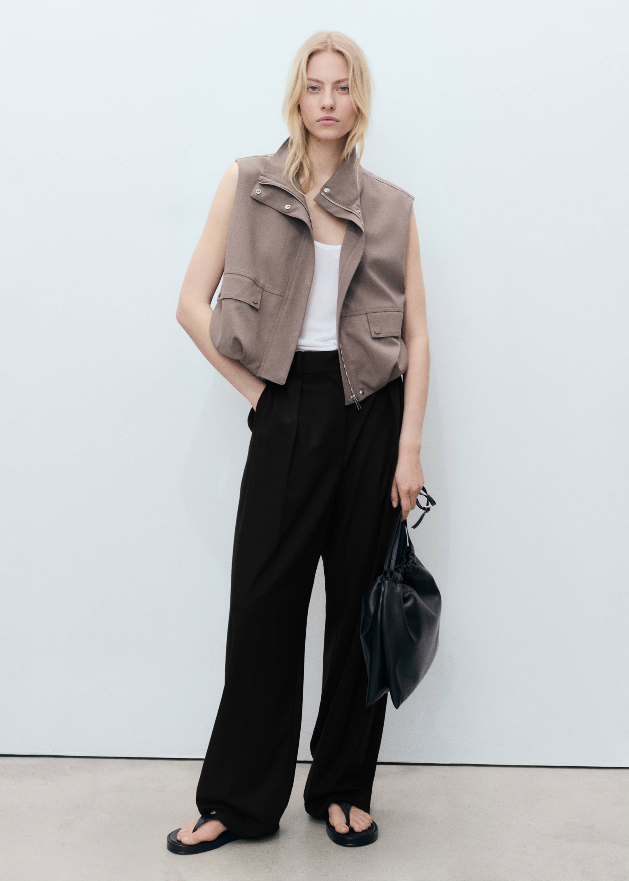 Wide leg pleated trousers - General plane, Black. Ref: 87044424-00.