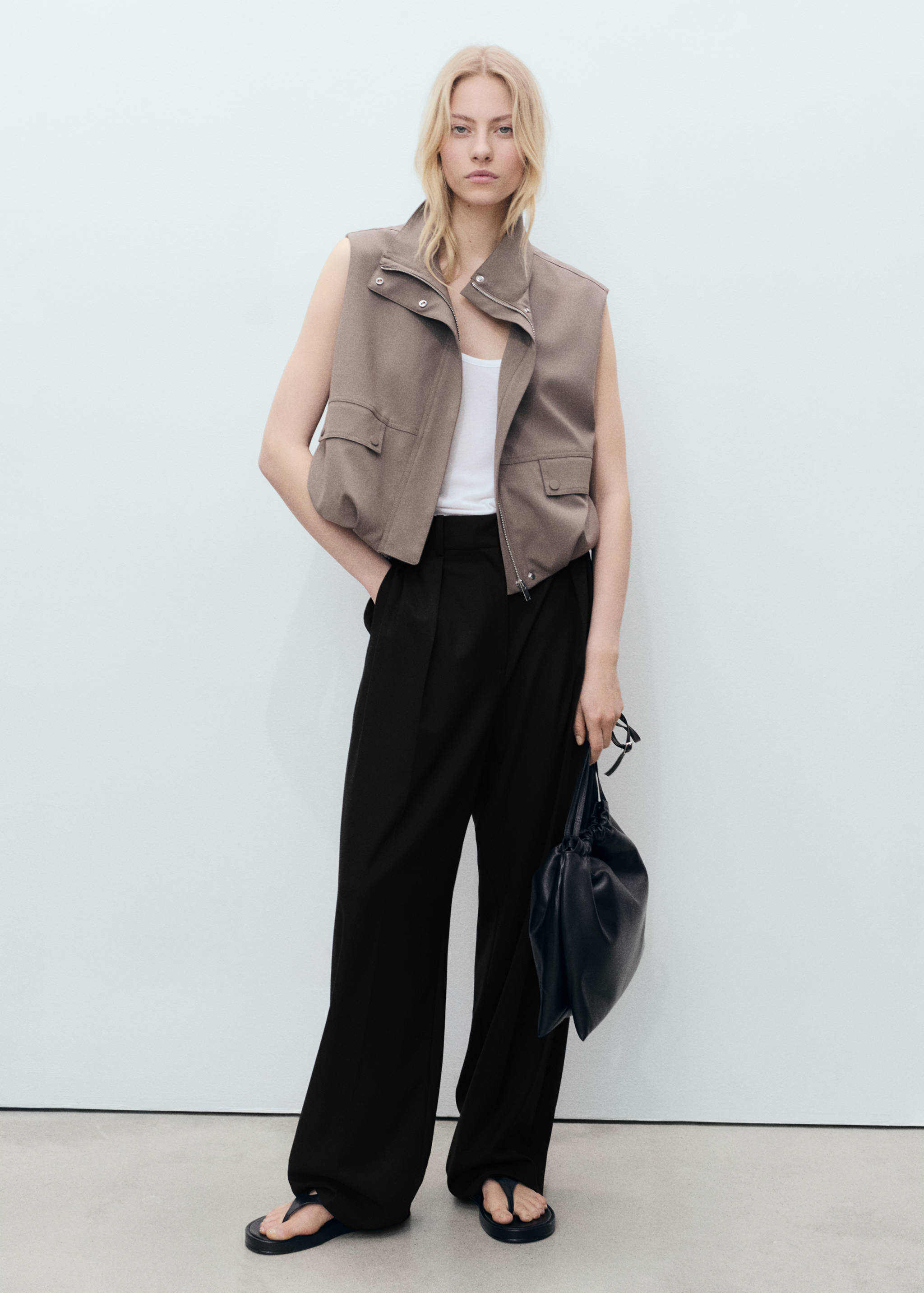 Wide leg pleated trousers - General plane