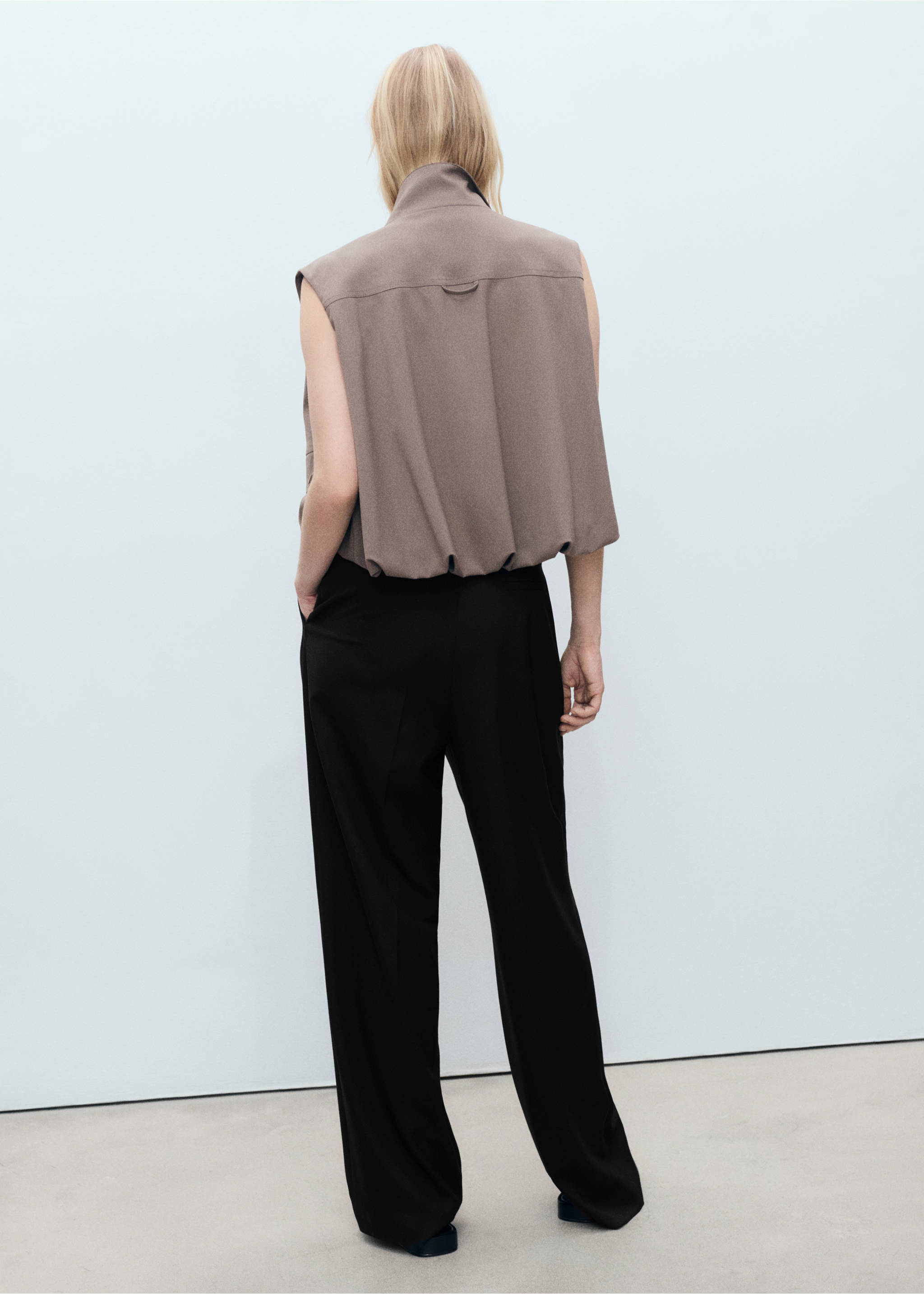 Wide leg pleated trousers - Reverse of the article, Black. Ref: 87044424-00.