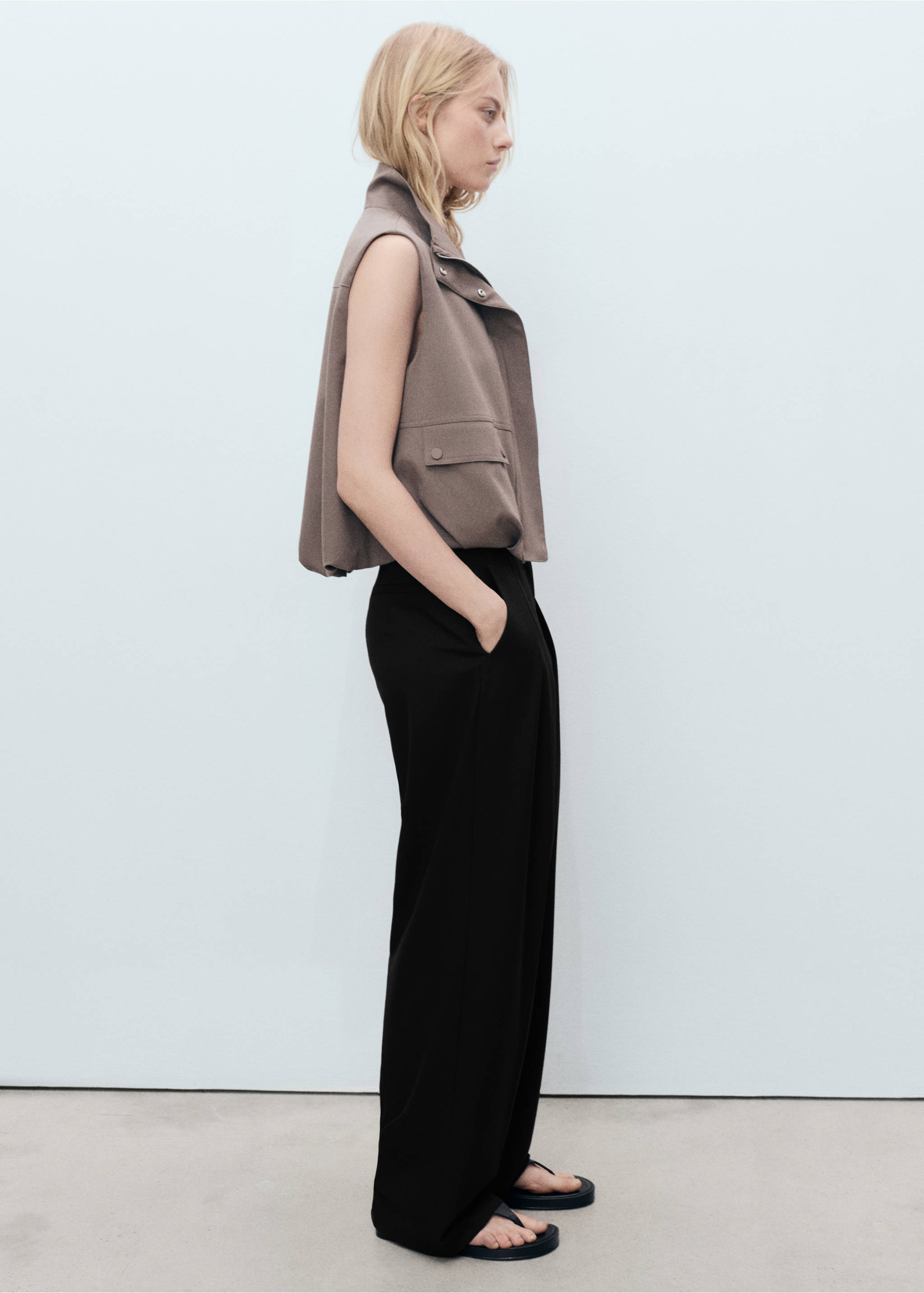 Wide leg pleated trousers - Details of the article 3, Black. Ref: 87044424-00.