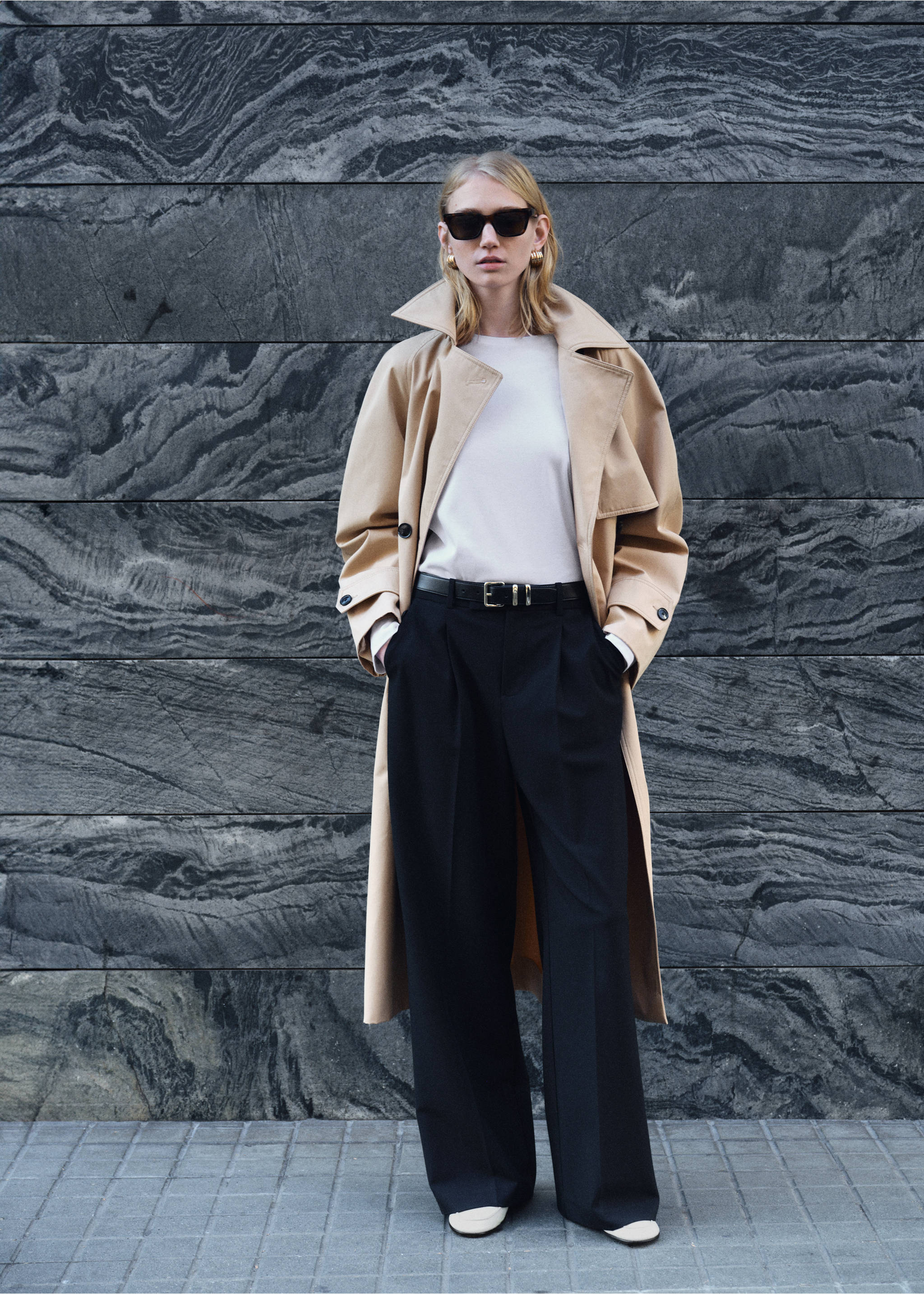 Wide leg pleated trousers - Details of the article 7, Black. Ref: 87044424-00.