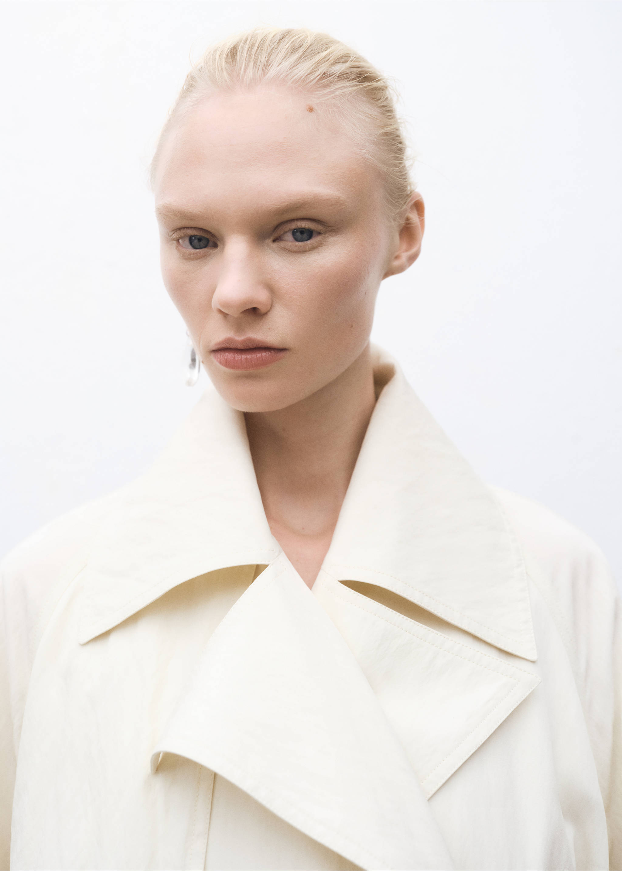 Oversized trenchcoat met revers - Middenvlak, Ecru. Ref: 87044425-00.