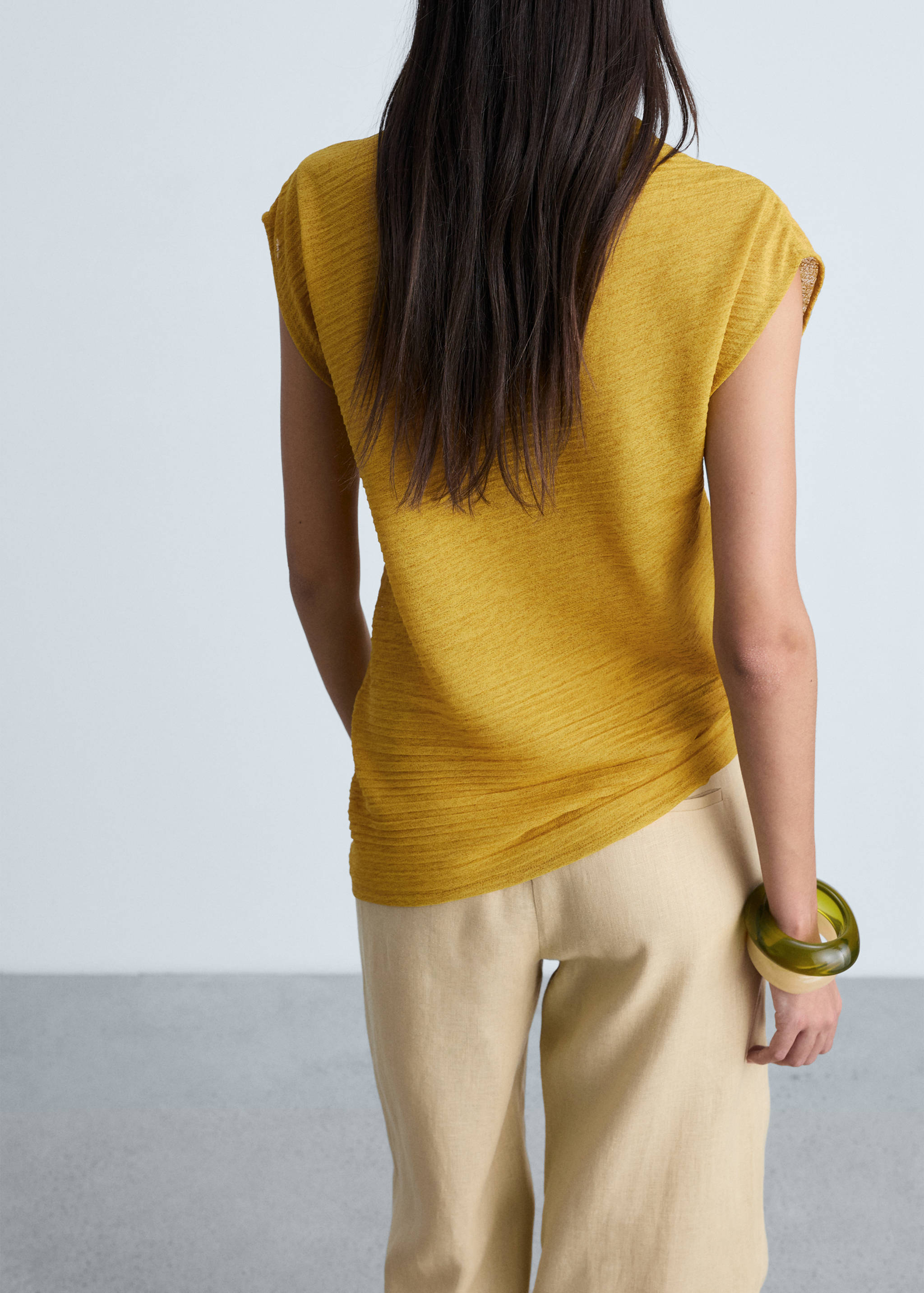 Asymmetrical textured top - Reverse of the article