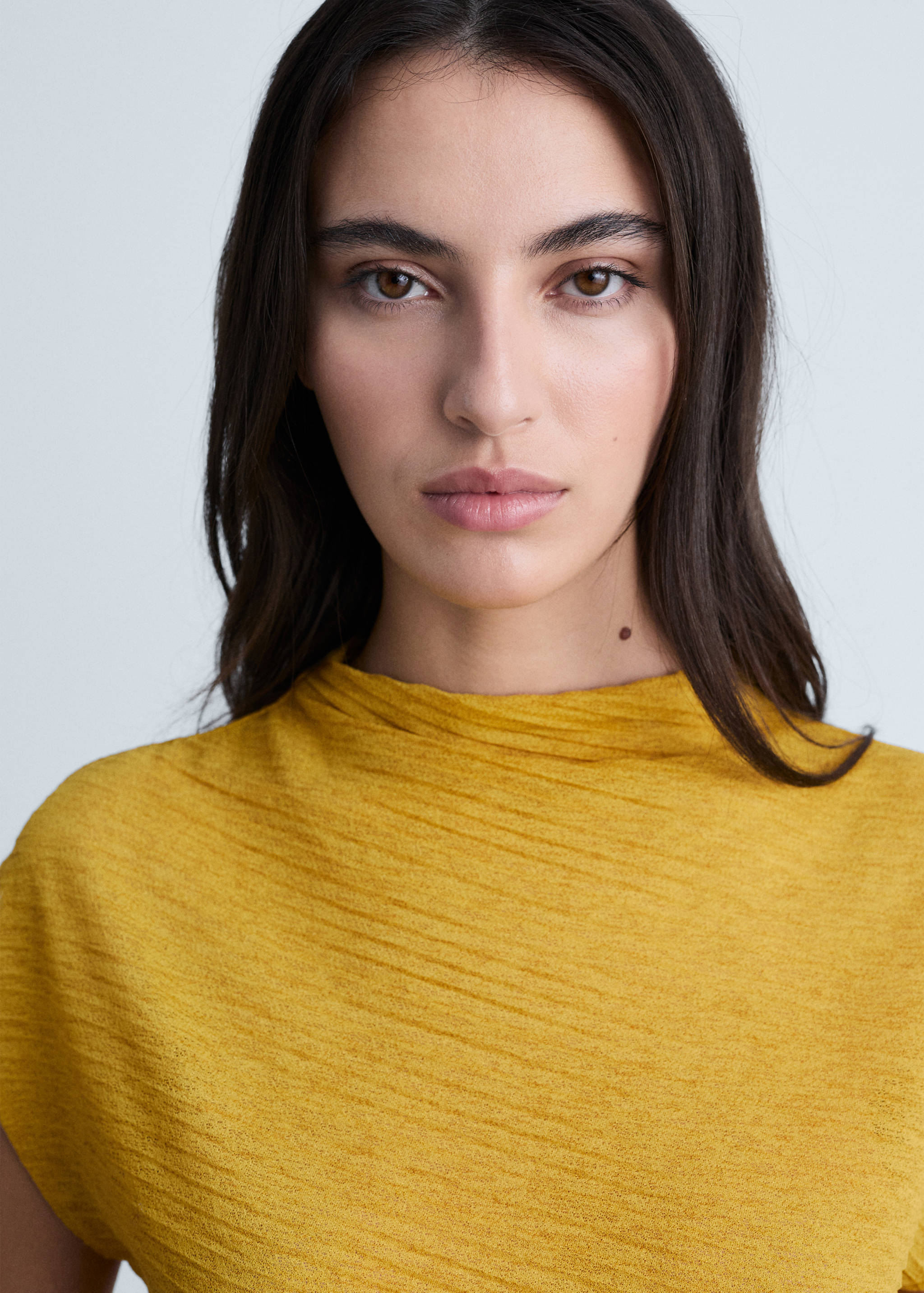 Asymmetrical textured top - Details of the article 1