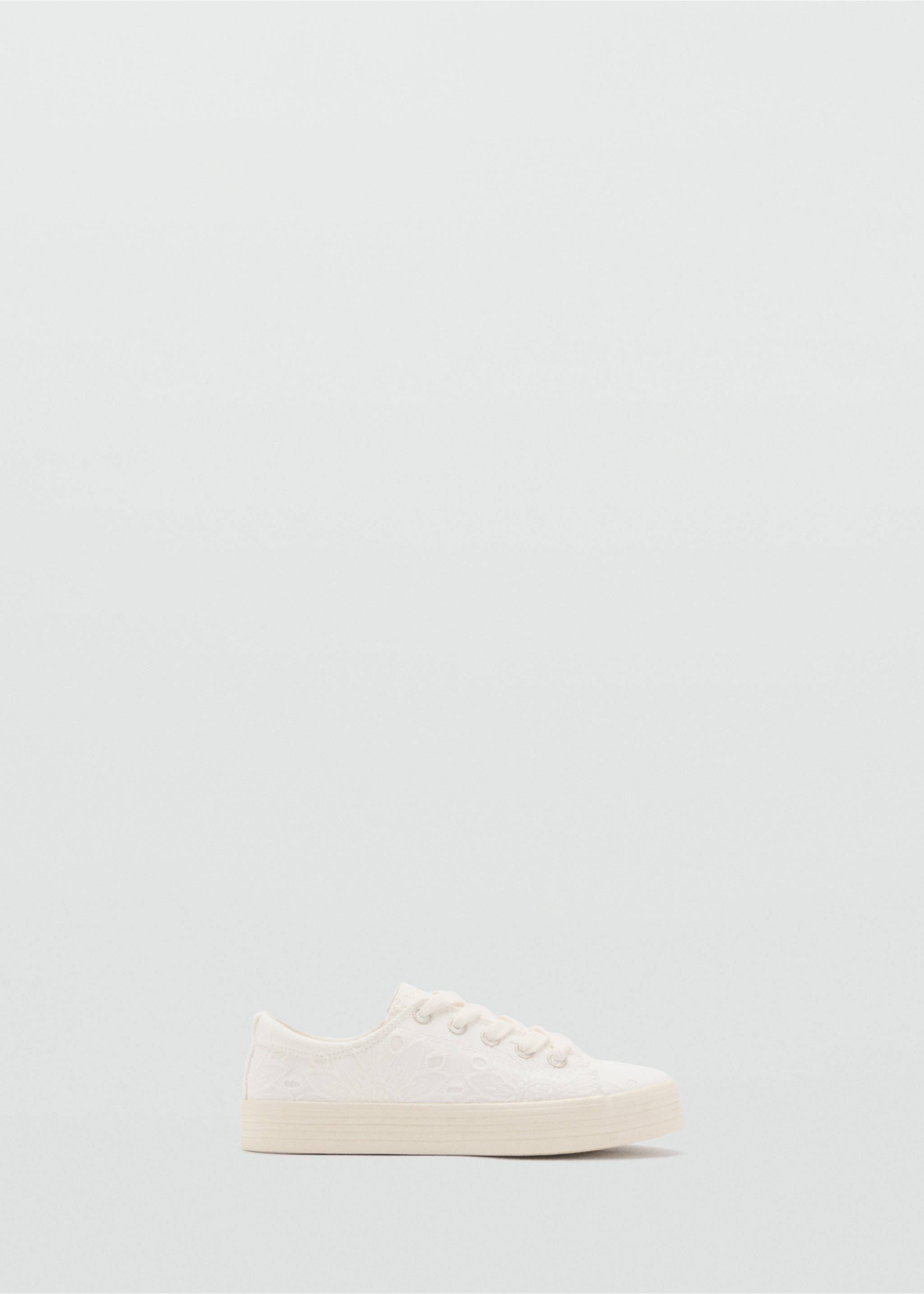 Buty sportowe z haftem - Artykuł bez modela/modelki, Biały. Ref: 87044781-00.