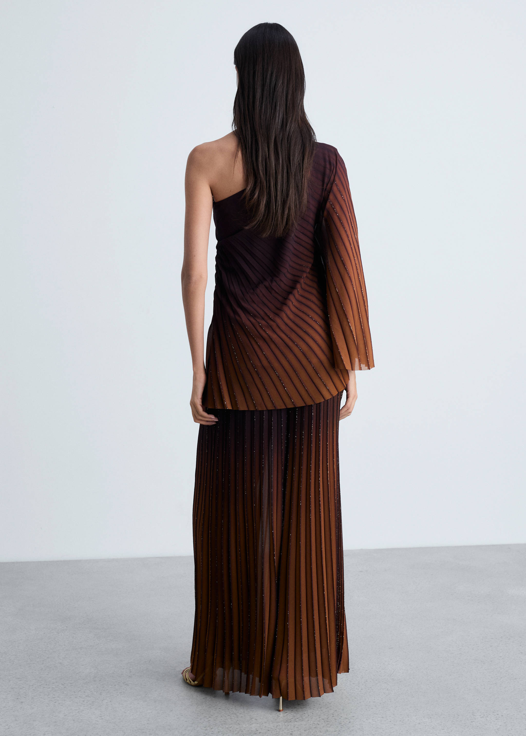 Asymmetrical pleated blouse - Reverse of the article