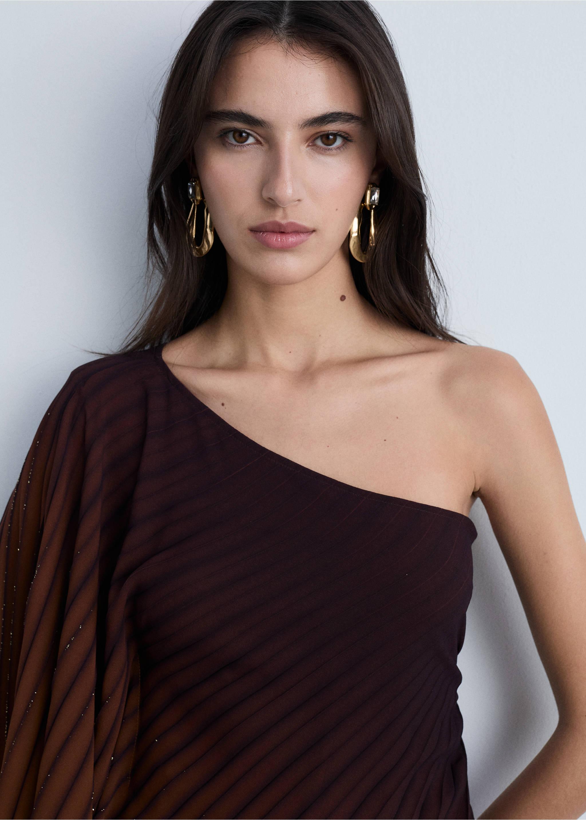 Asymmetrical pleated blouse - Details of the article 1, Coffee. Ref: 87044782-00.