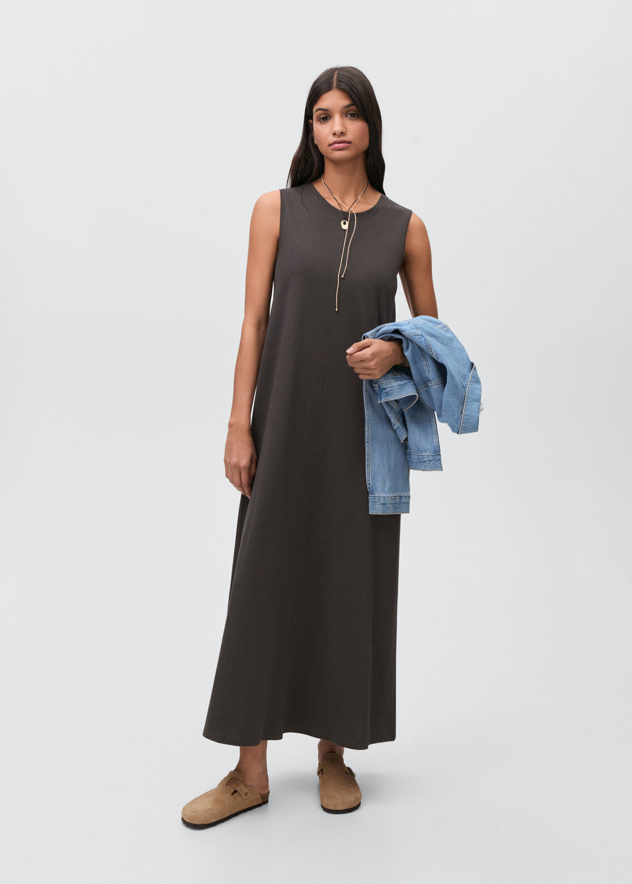 Sleeveless knitted dress - General plane