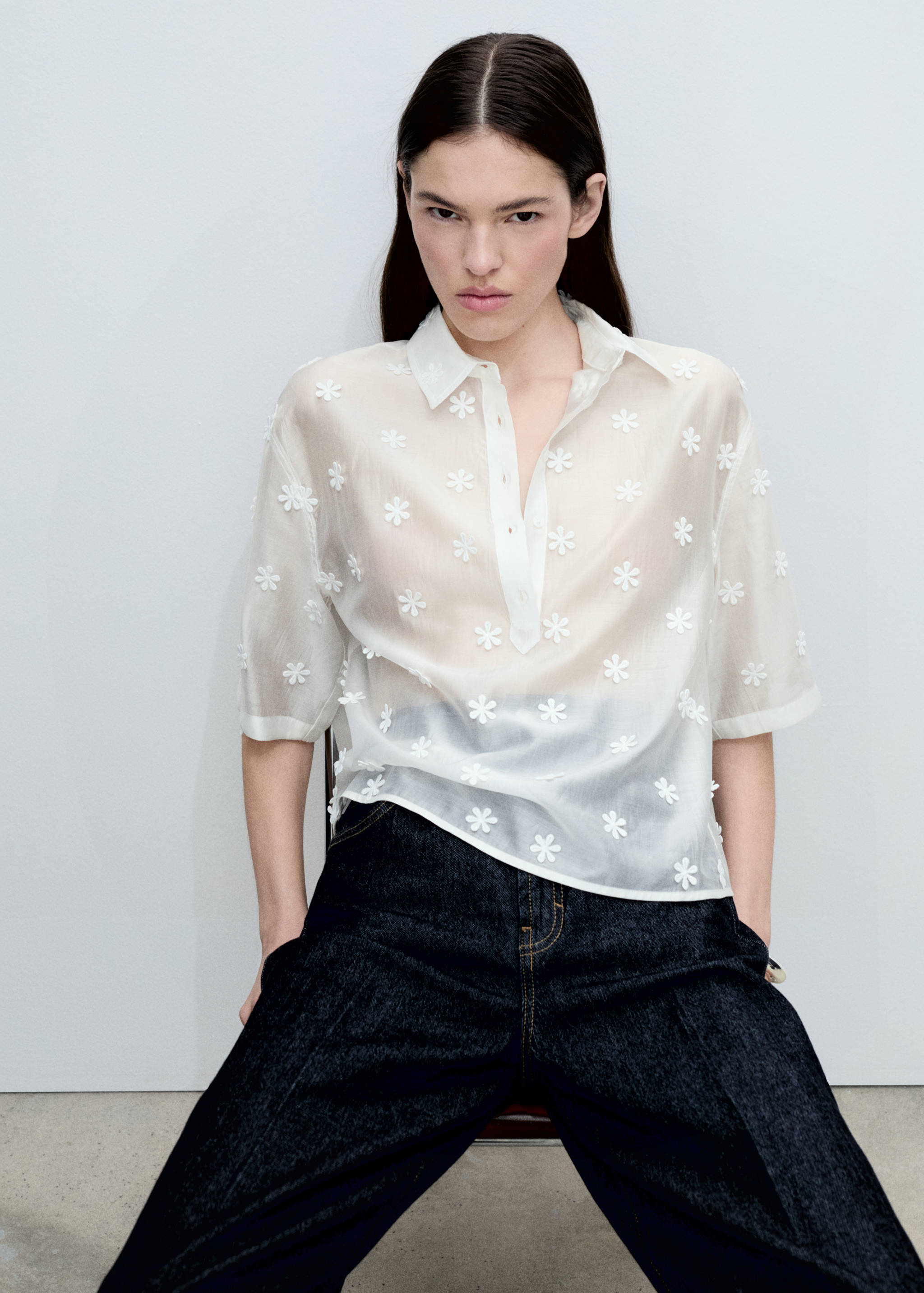 Semi-transparent lyocell shirt with flowers - Details of the article 1