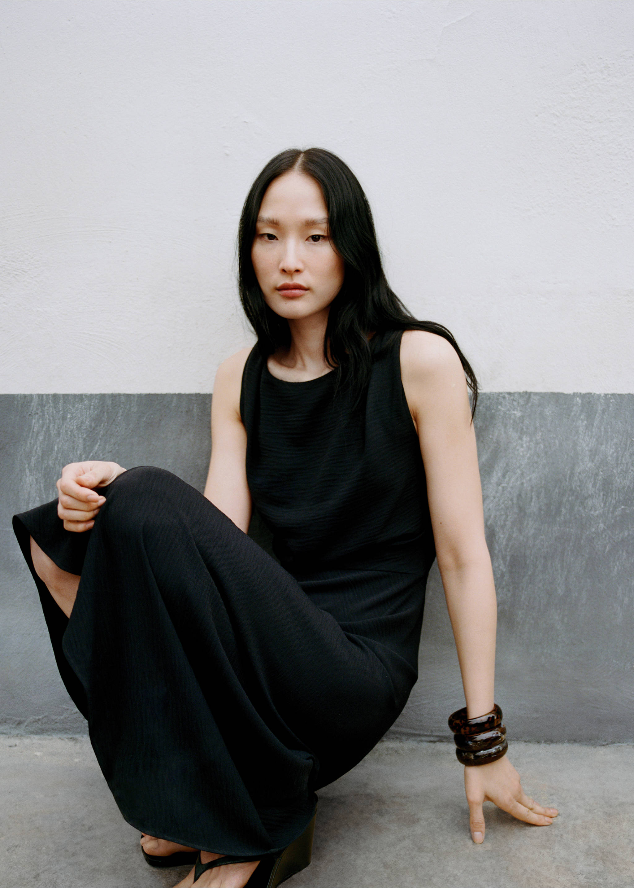 Long asymmetric dress - Details of the article 6, Black. Ref: 87045747-00.