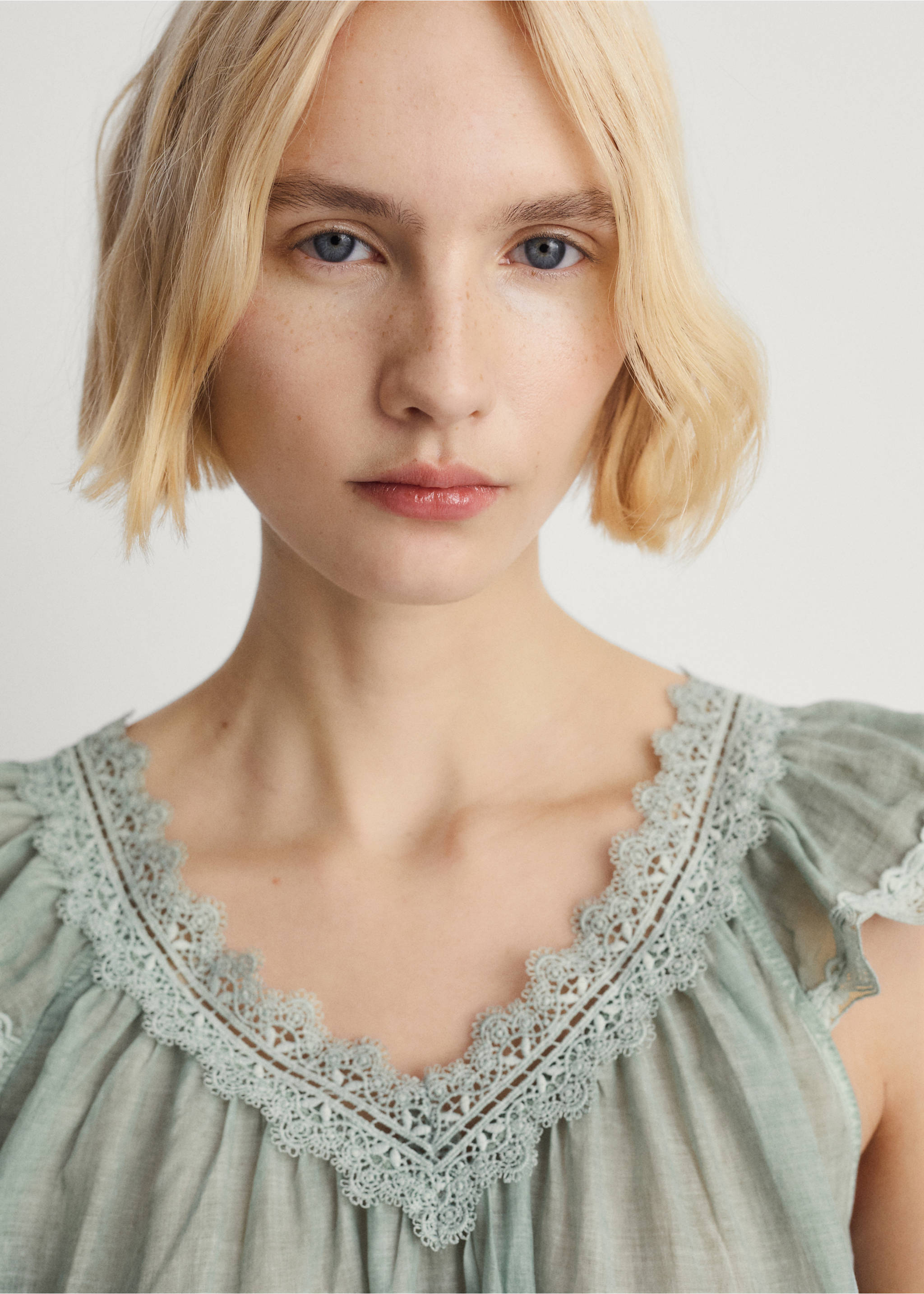 Overdyed lace cotton nightdress - Details of the article 1, Pastel Green. Ref: 87045752-00.