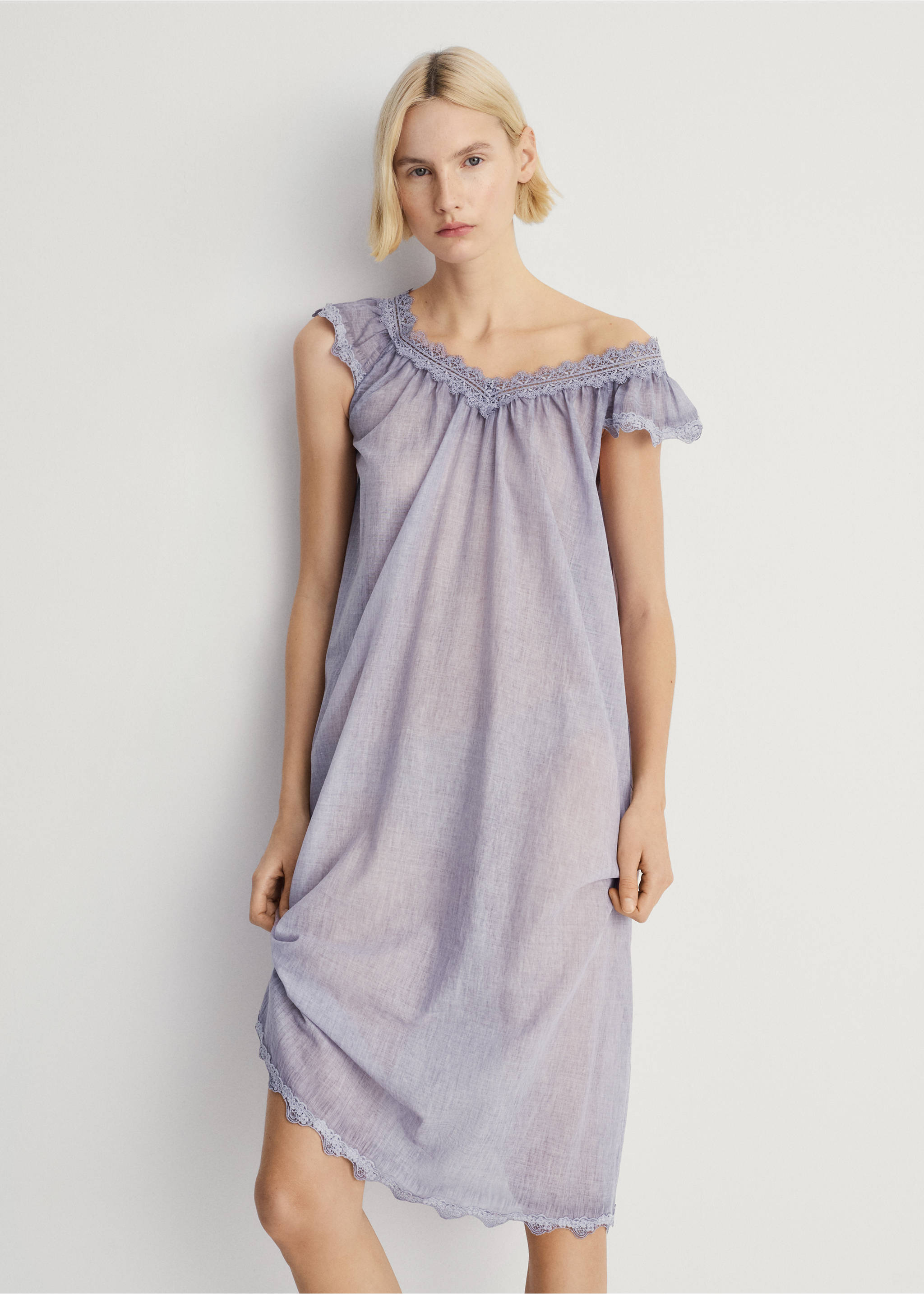 Overdyed lace cotton nightdress - Details of the article 6, Lilac. Ref: 87045752-00.