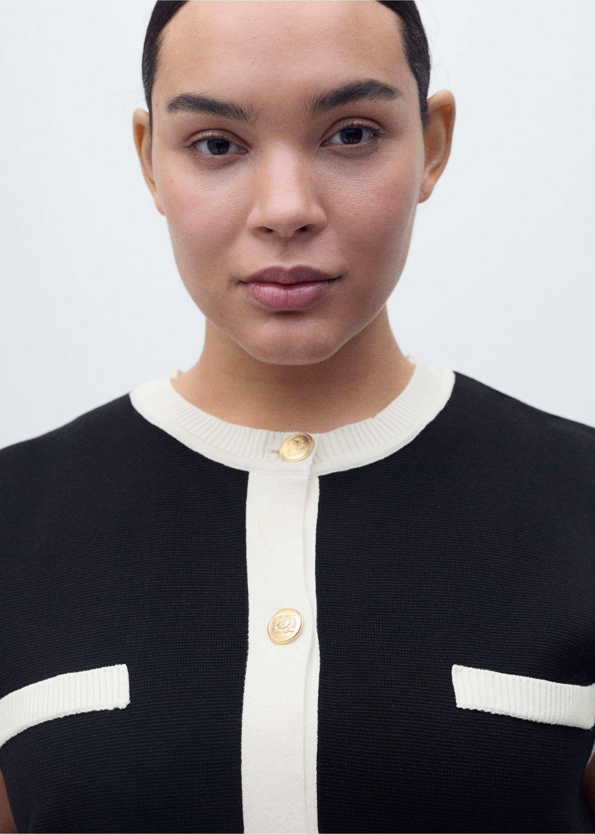 Gilet maille liserés contrastants - Détail de l'article 4, Noir. Ref: 87045763-00.