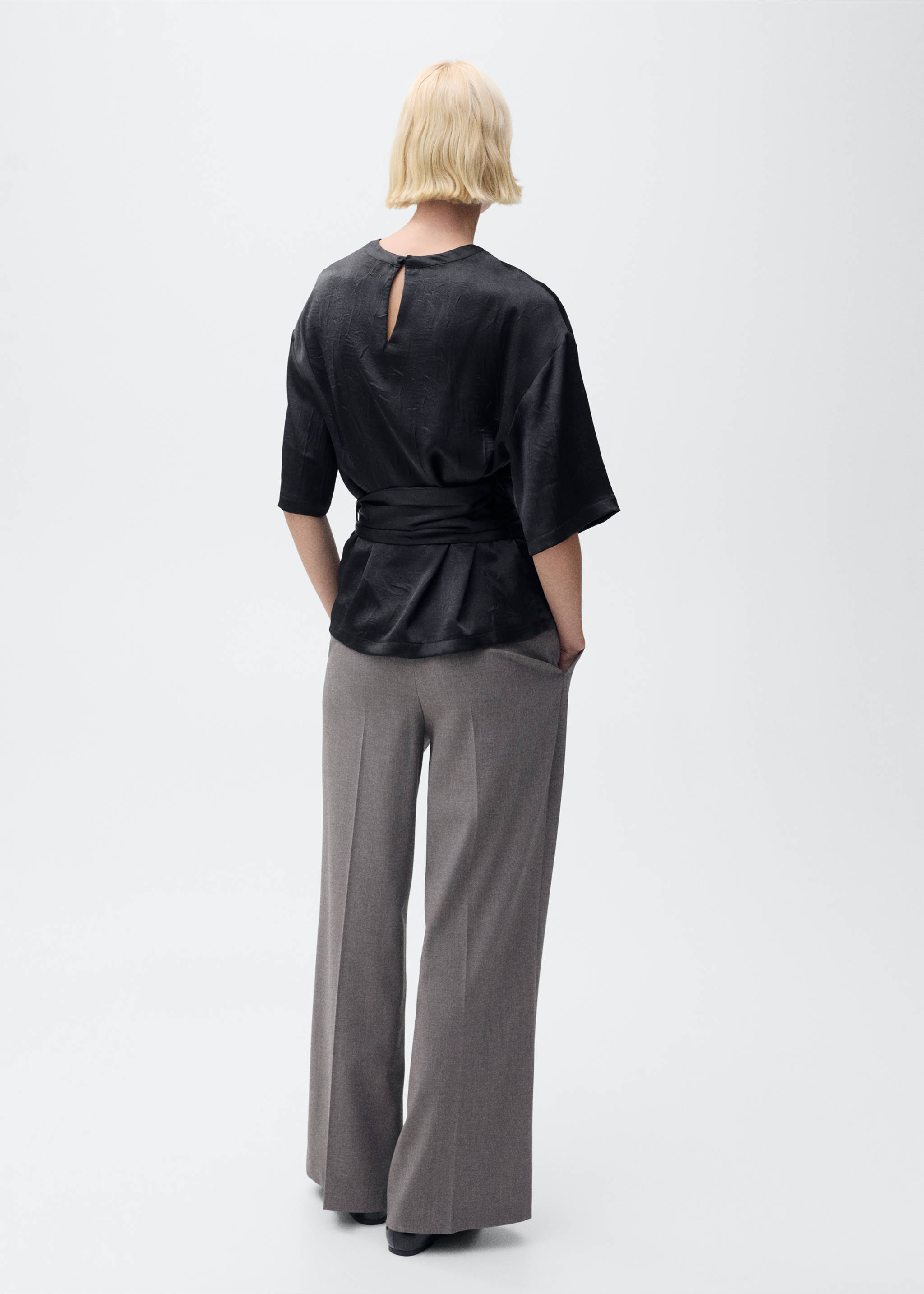 Chemisier satin ceinture - Verso de l’article, Noir. Ref: 87045764-00.