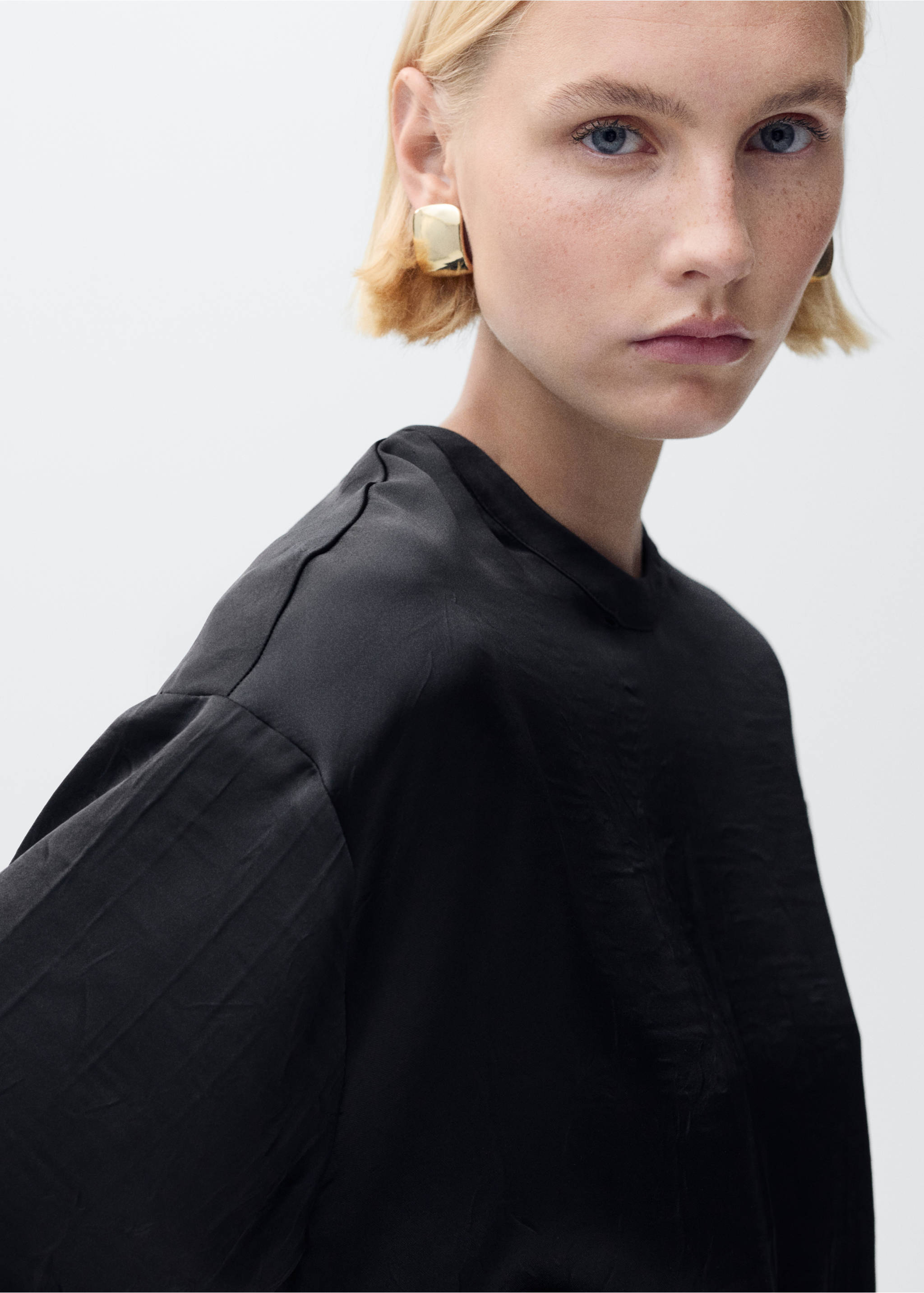 Chemisier satin ceinture - Détail de l'article 1, Noir. Ref: 87045764-00.