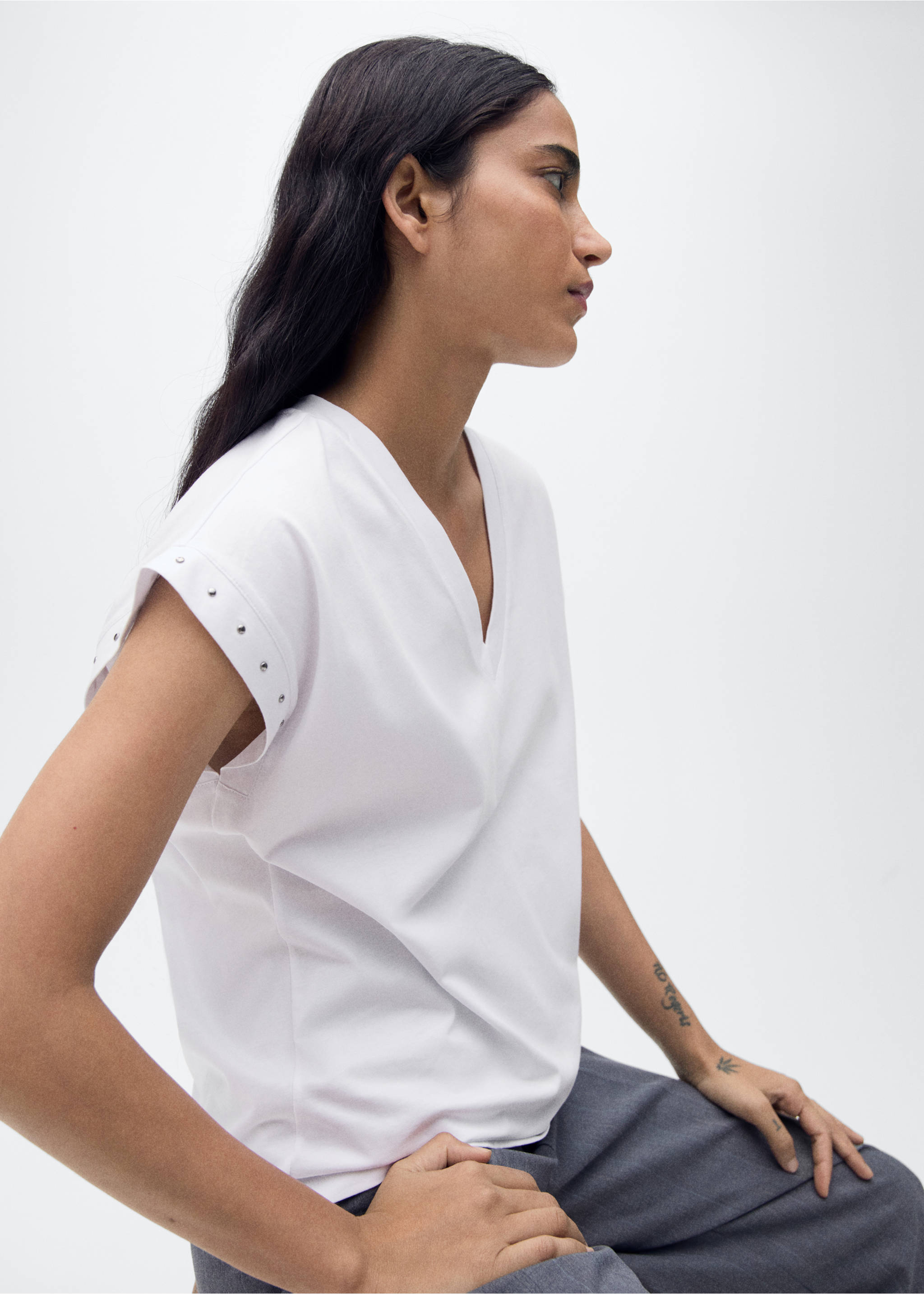 Studded V-neck t-shirt - Medium plane, White. Ref: 87045765-00.